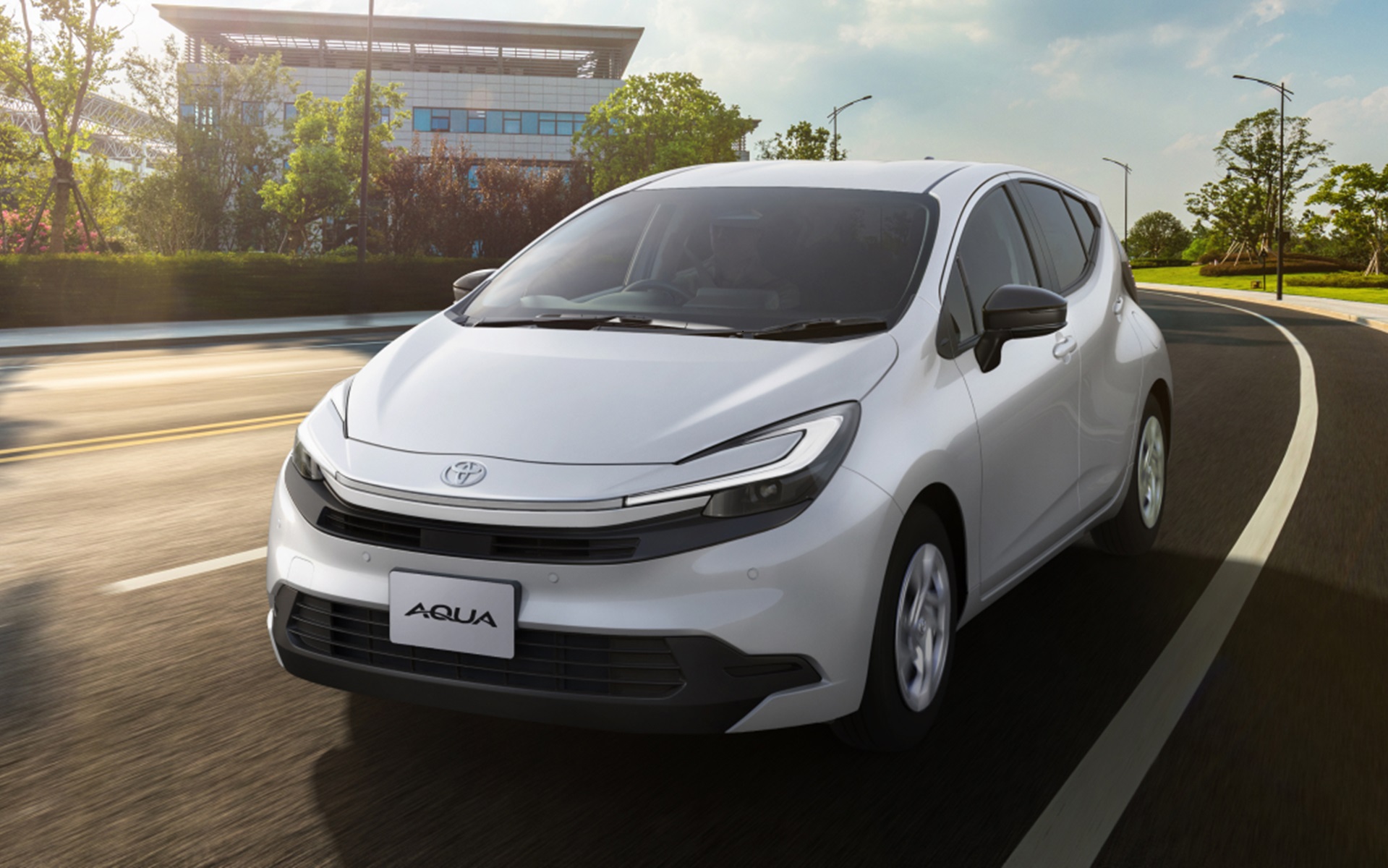 キントが一部改良された新型アクアの取り扱いを開始した