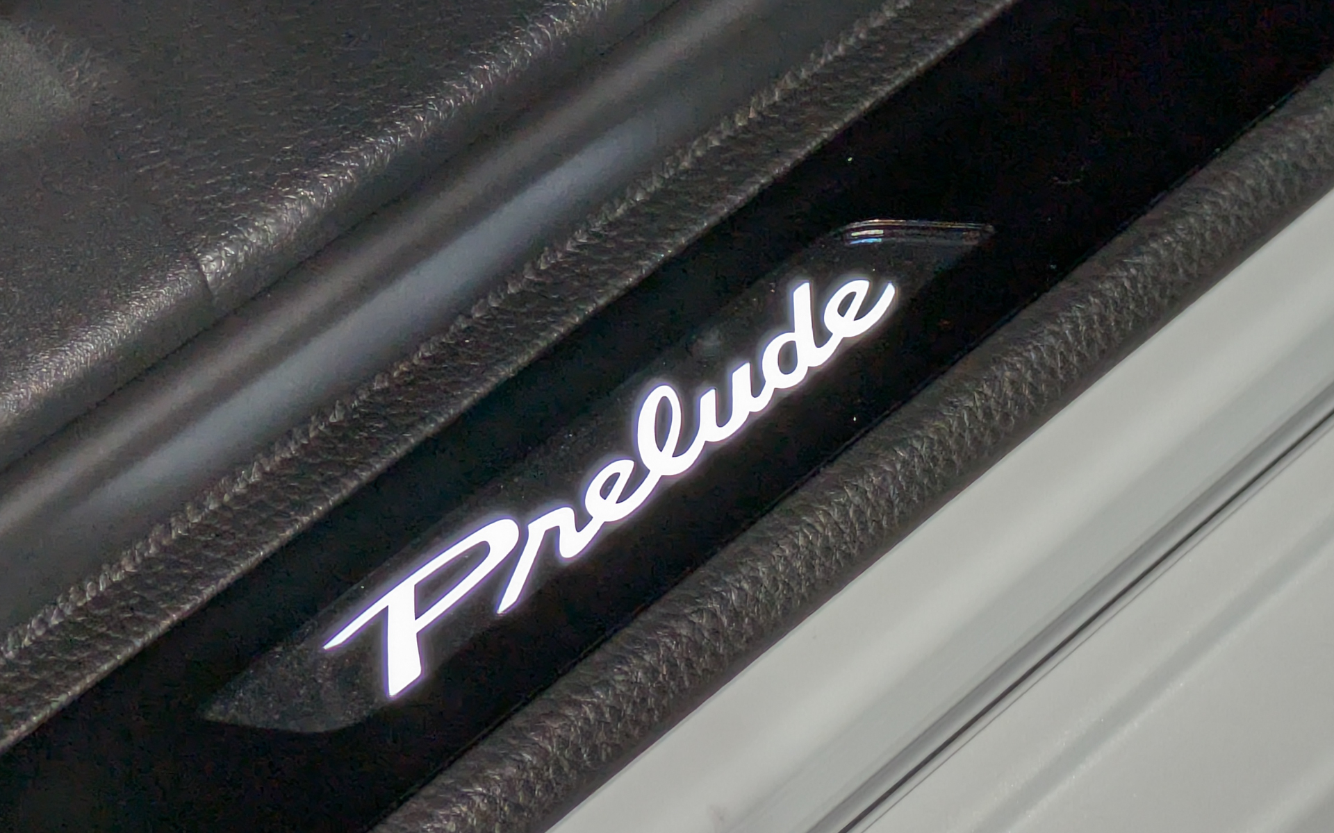 「Prelude」の文字が光る「サイドステップガーニッシュ」は左右セットで3万800円