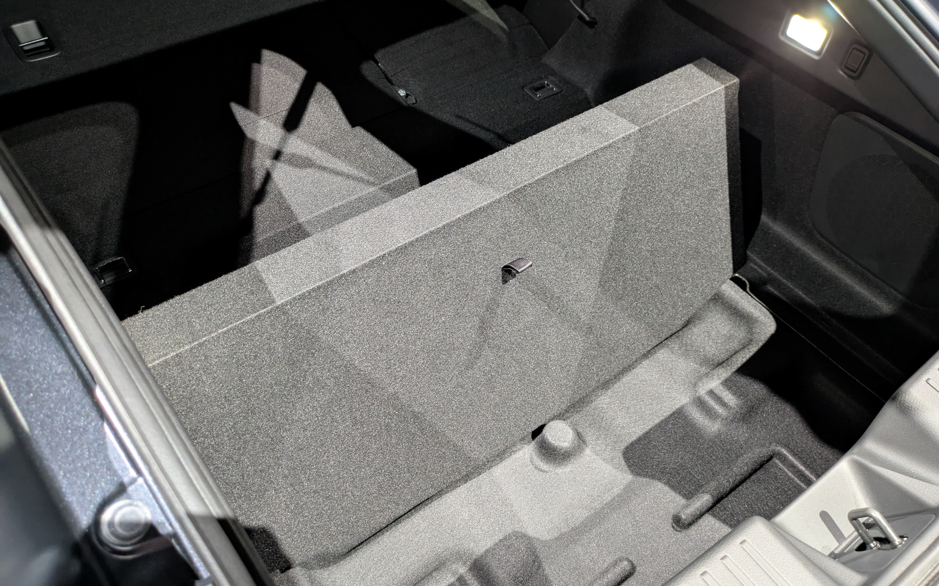 床面ボードを立てて仕切り板として使える