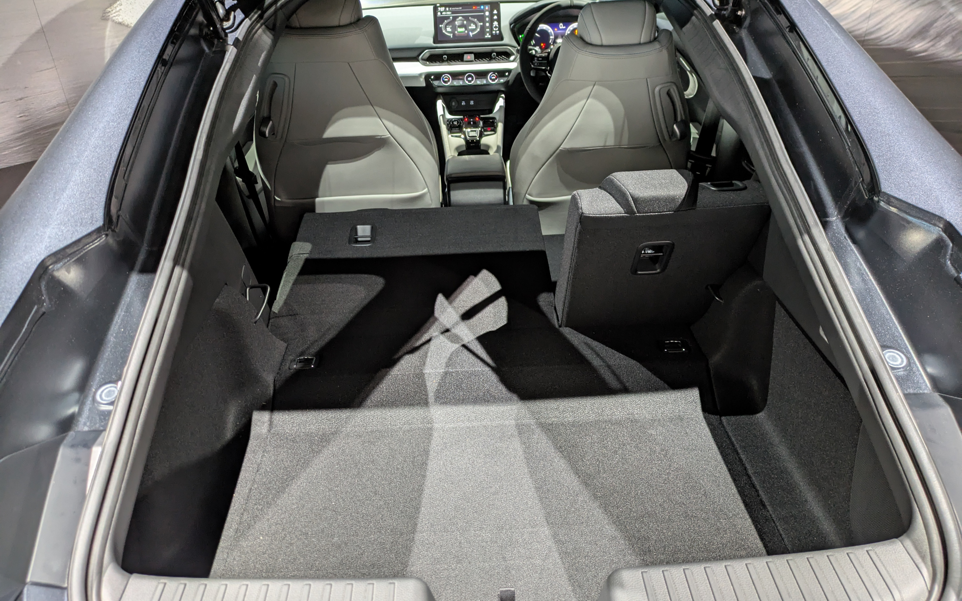 後席は6：4の可倒式