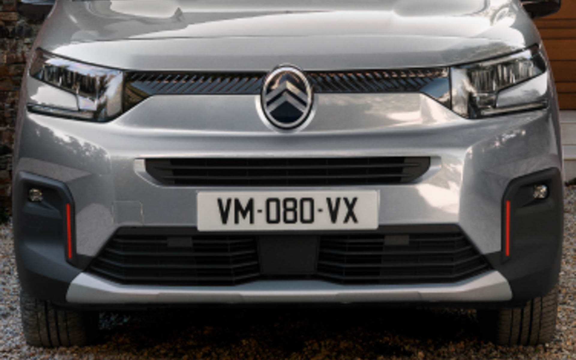 ベルランゴの新世代デザインを採用