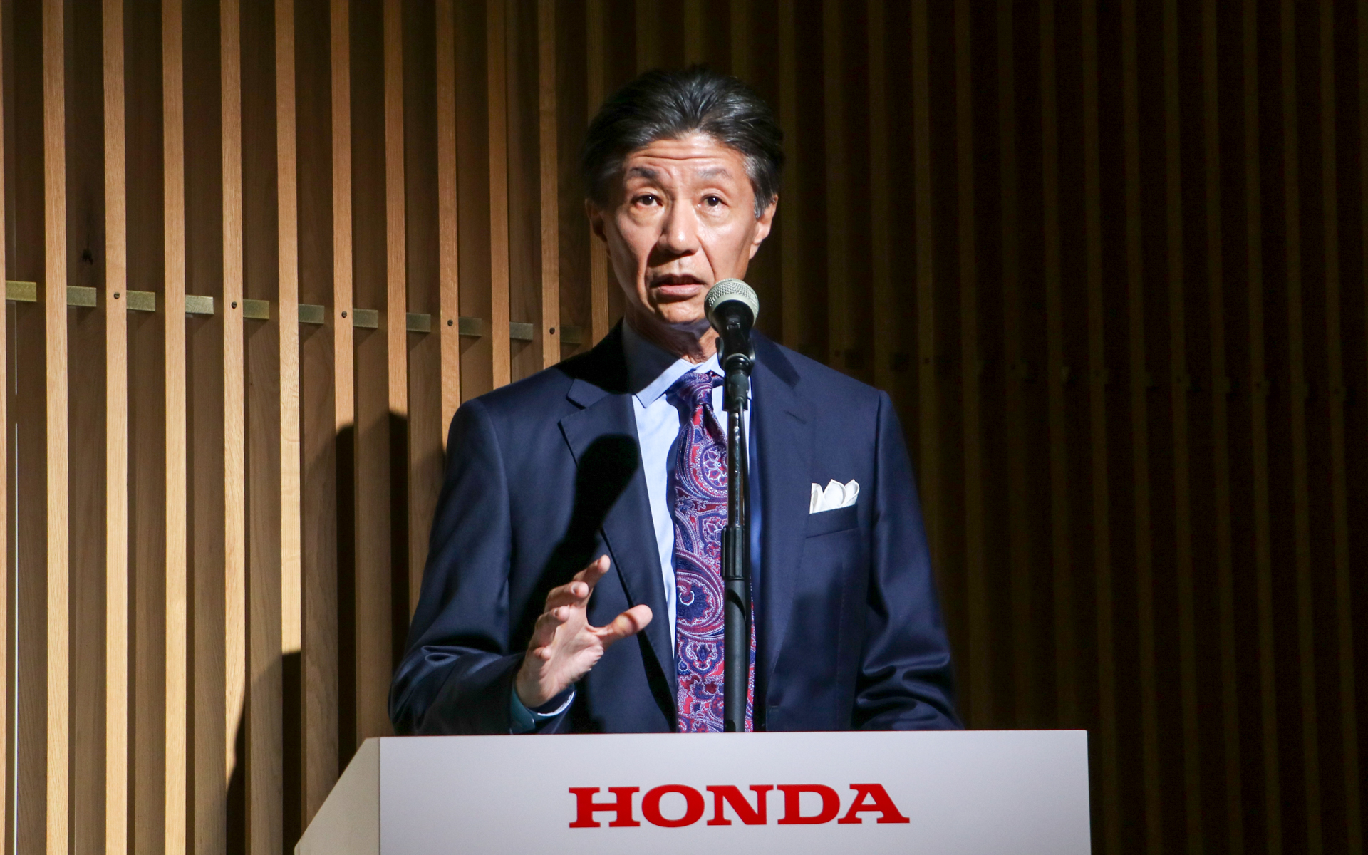 本田技研工業株式会社 取締役 執行役員専務 四輪事業本部長 井上勝史氏。「プライベートで乗ろうと思っていて、今は赤色にしようかなと考えている」と購入予定を明かした