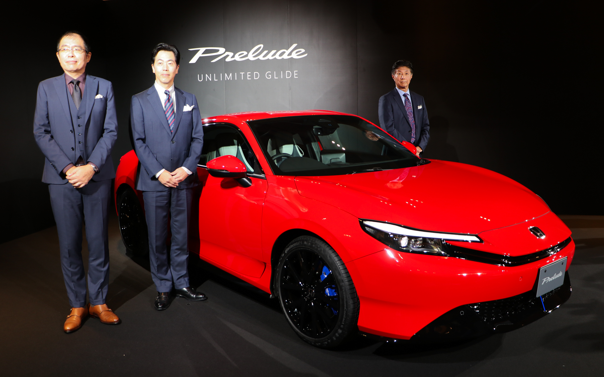 新型プレリュード発表会。左から本田技研工業株式会社 四輪開発本部 完成車開発統括部 新型プレリュード開発責任者 山上智行氏、執行職 統合地域本部 日本統括部長 川坂英生氏、取締役 執行役員専務 四輪事業本部長 井上勝史氏