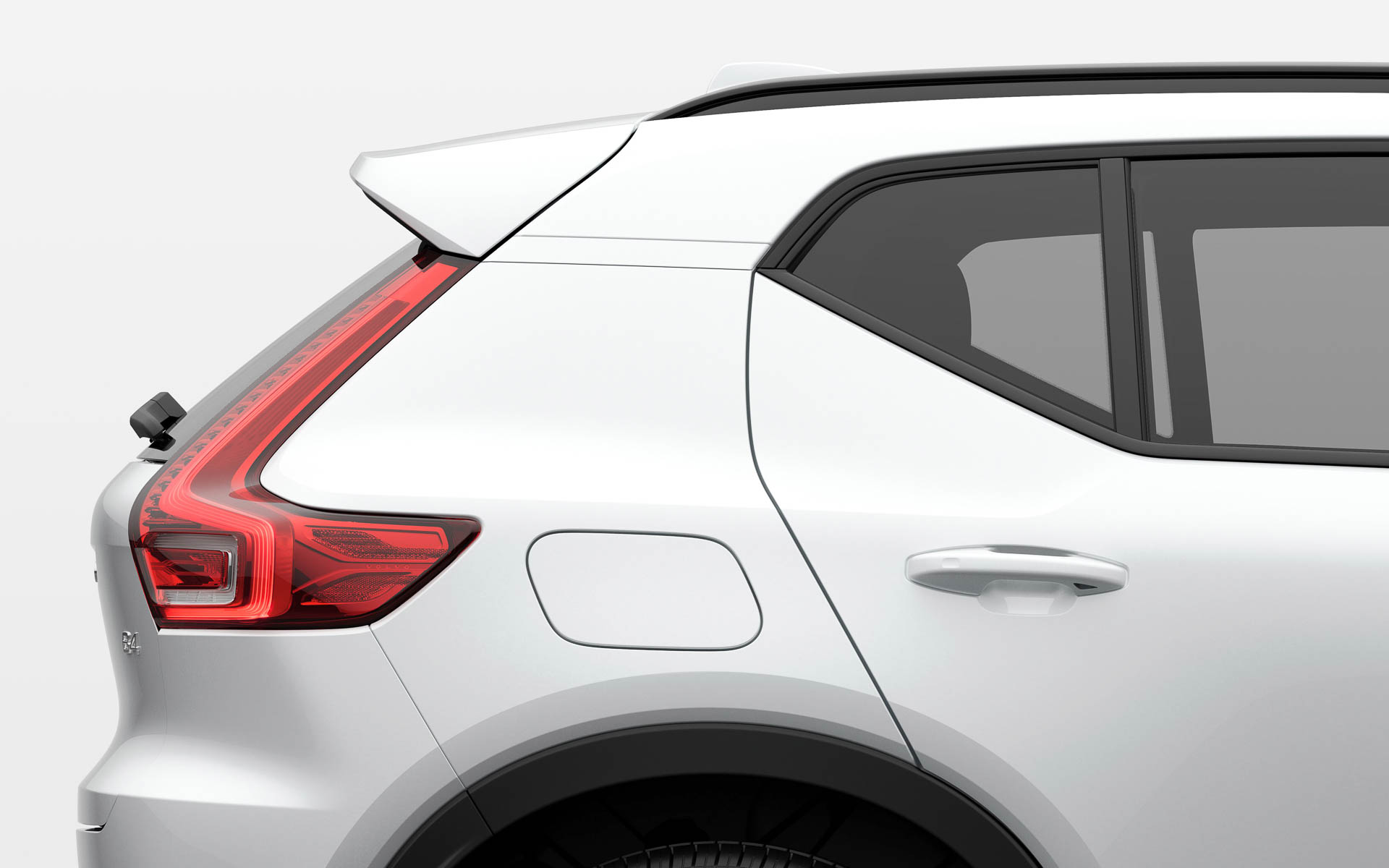 グロッシー・ブラックのエクステリアパーツを各所に採用