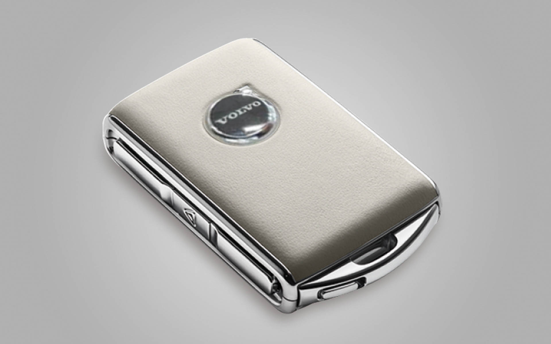 本革シートや本革製キーフォブ、ドリフトウッド・パネル、クリスタル・シフトノブなどを採用