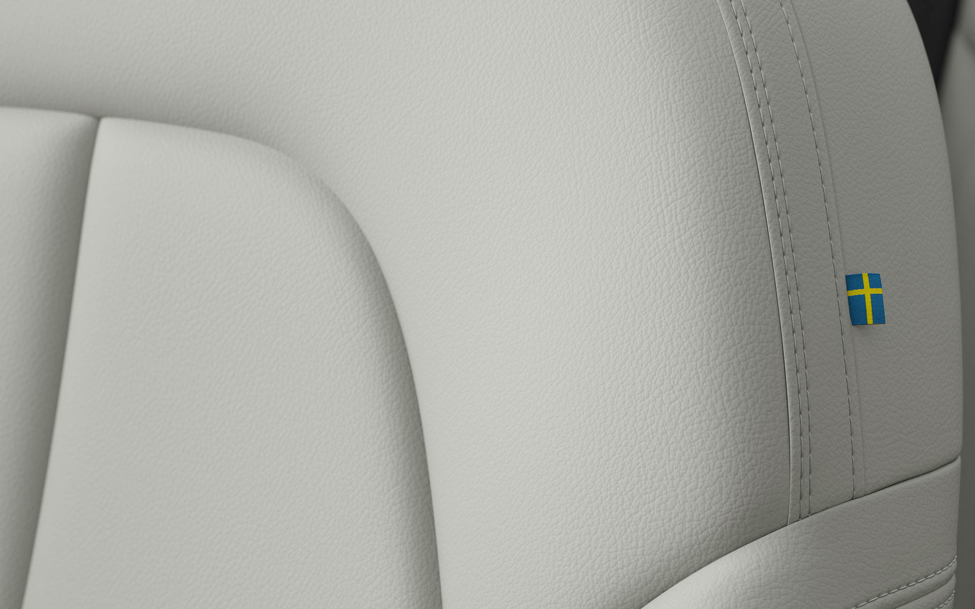 本革シートや本革製キーフォブ、ドリフトウッド・パネル、クリスタル・シフトノブなどを採用