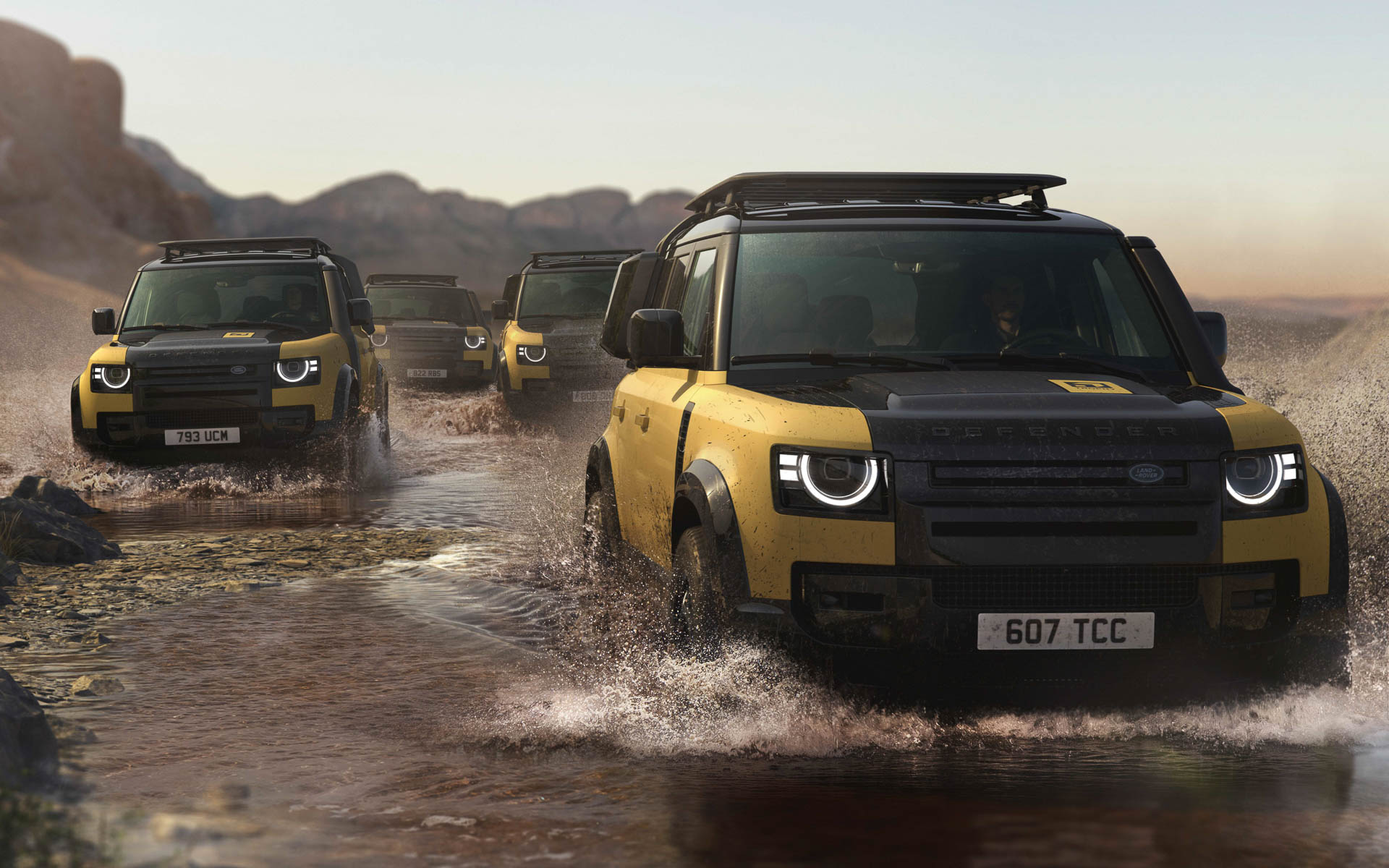 ディフェンダー トロフィーエディション CURATED FOR JAPAN（ディープサンドグローイエロー）