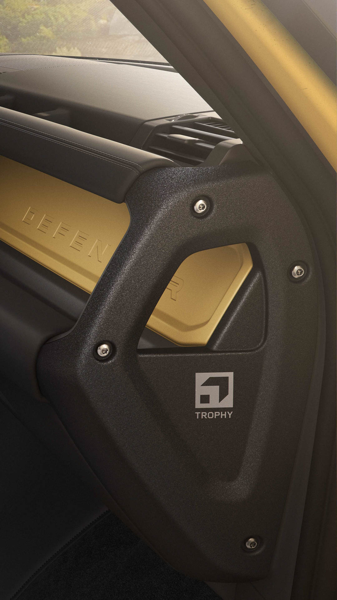 ディフェンダー トロフィーエディション CURATED FOR JAPAN（ディープサンドグローイエロー）