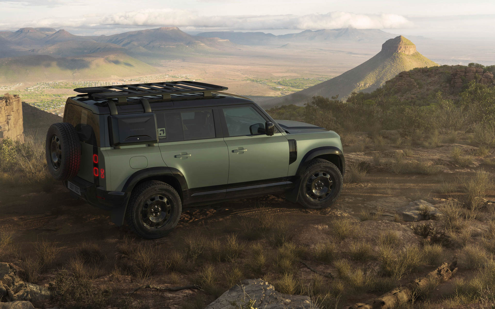 ディフェンダー トロフィーエディション CURATED FOR JAPAN（ケズィックグリーン）