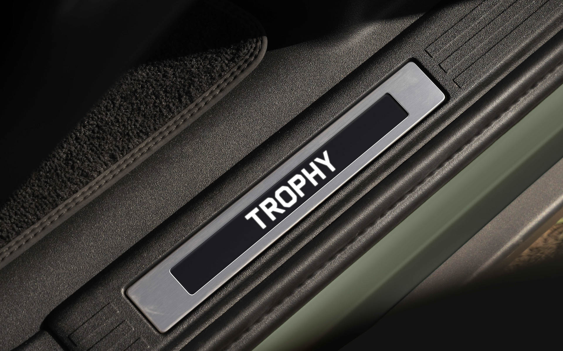 ディフェンダー トロフィーエディション CURATED FOR JAPAN（ケズィックグリーン）