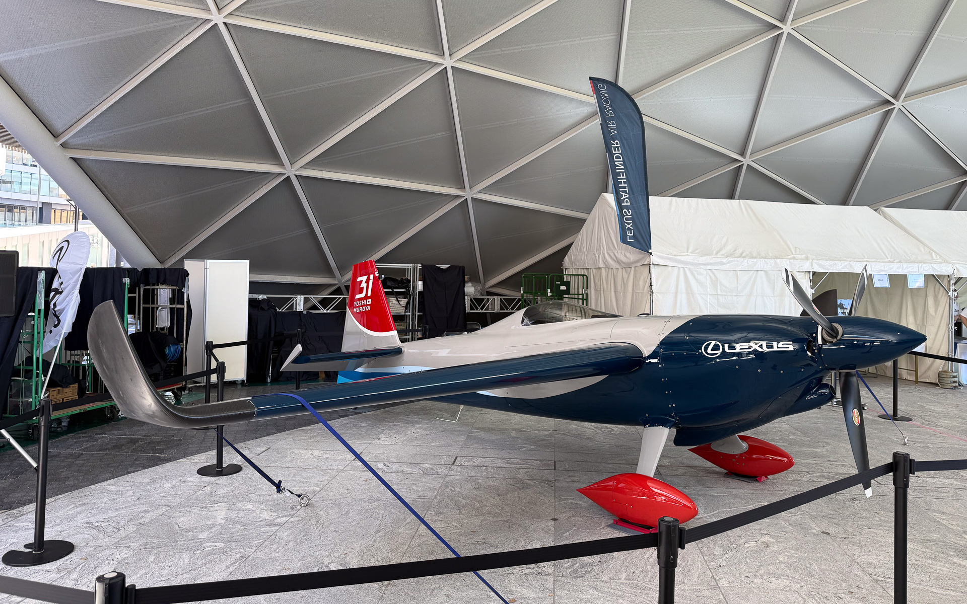 今シーズン、数々のアップデートが行なわれたレクサスパスファインダーエアレーシング 室屋選手の愛機