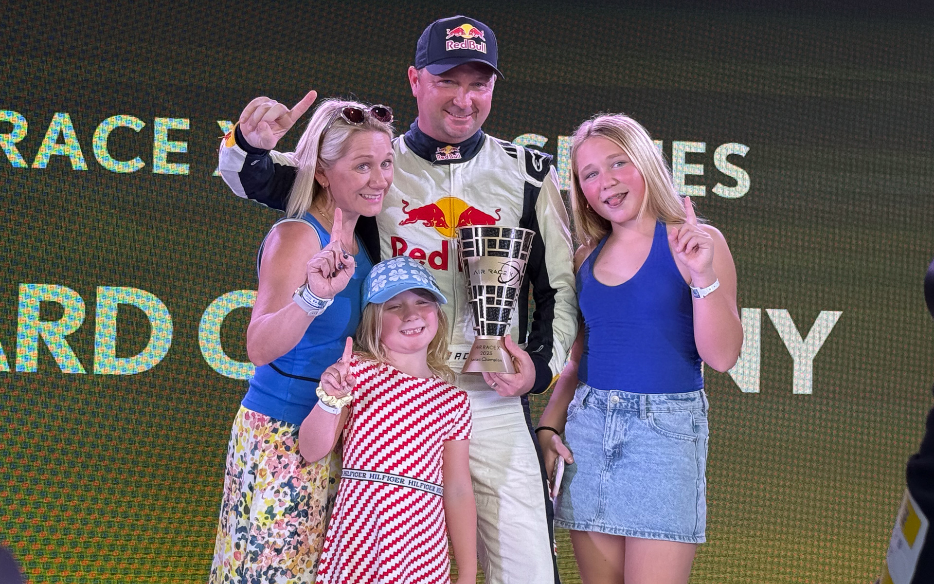 エアレースXで初のシリーズチャンピオンを獲得したパトリック・デビットソン選手