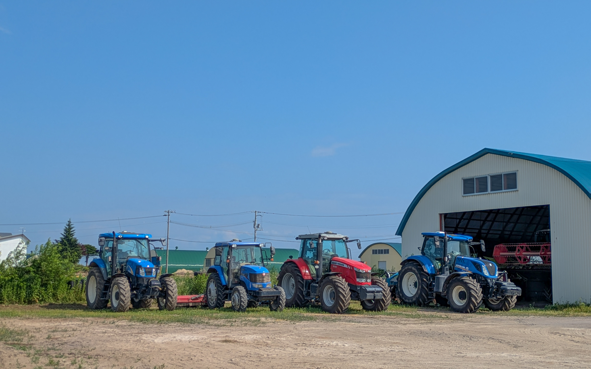 北海道は農場も大きく、いろいろな種類の作物を作ると、それぞれに適した農業機械が必要となり、投資コストも膨大