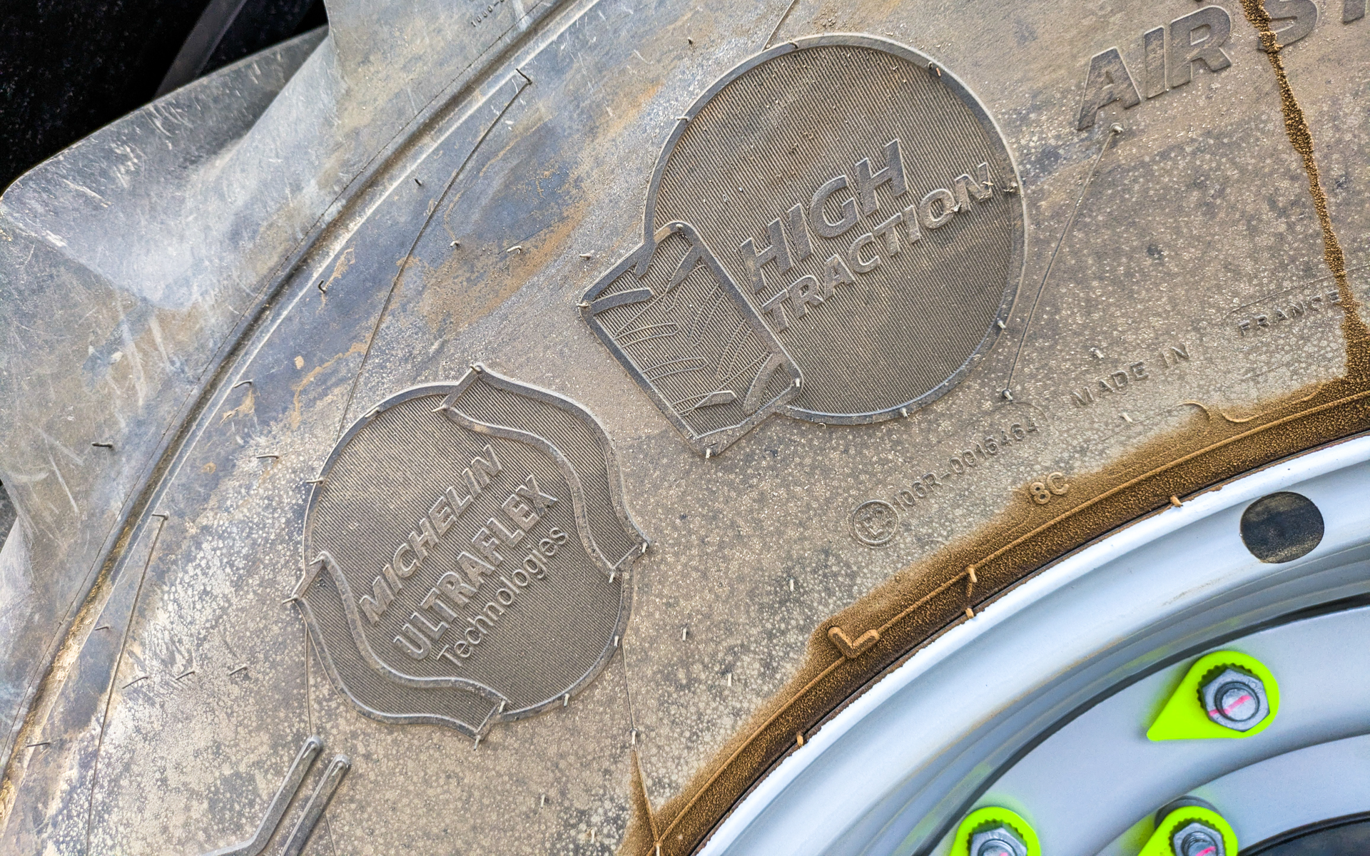 ウルトラフレックステクノロジーのロゴも入る