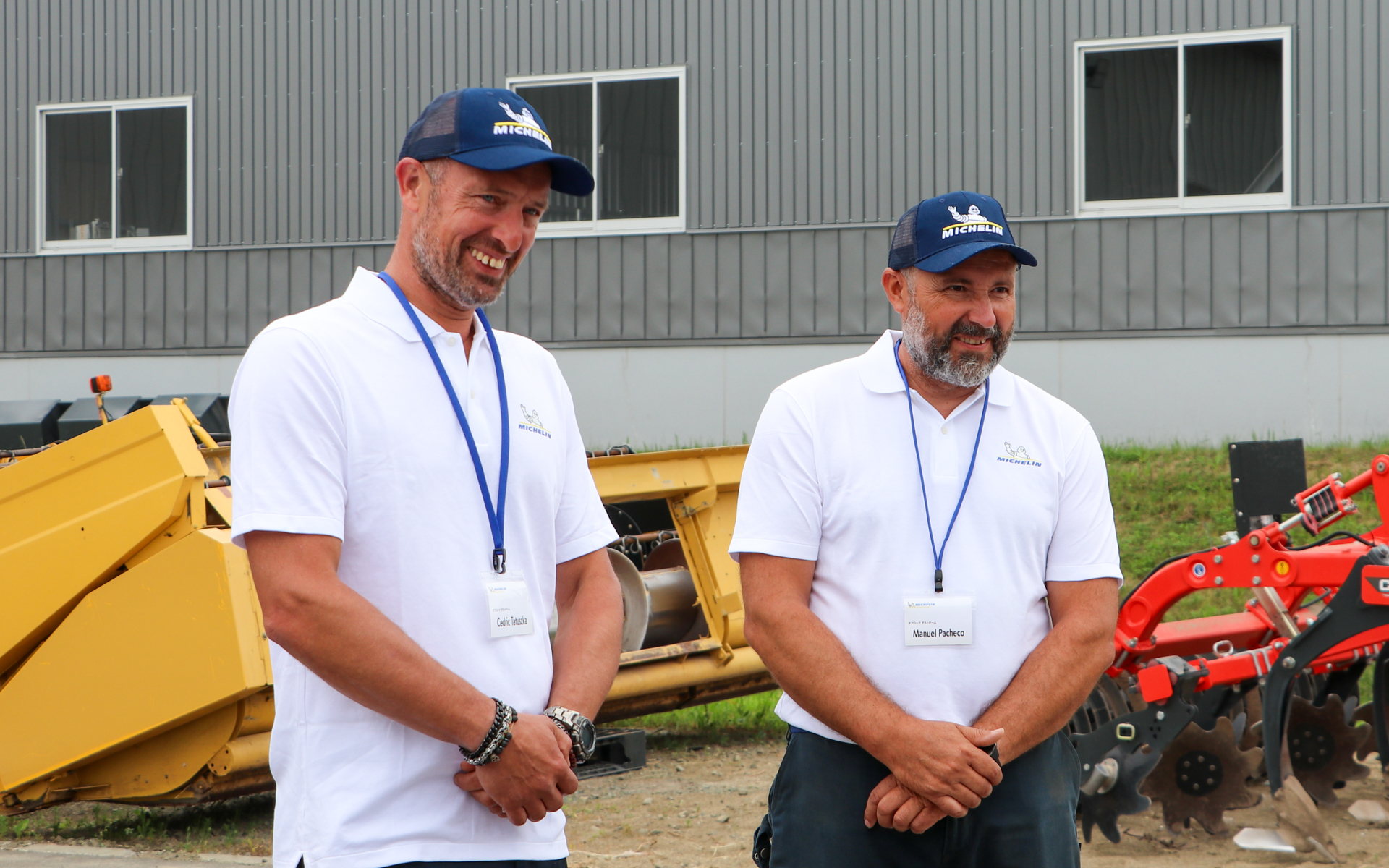 フランスから駆けつけて参加したテストドライバーのセドリック氏（左）とマニュエル氏（右）。息の合ったコンビネーションでデモンストレーション走行を実施してくれた