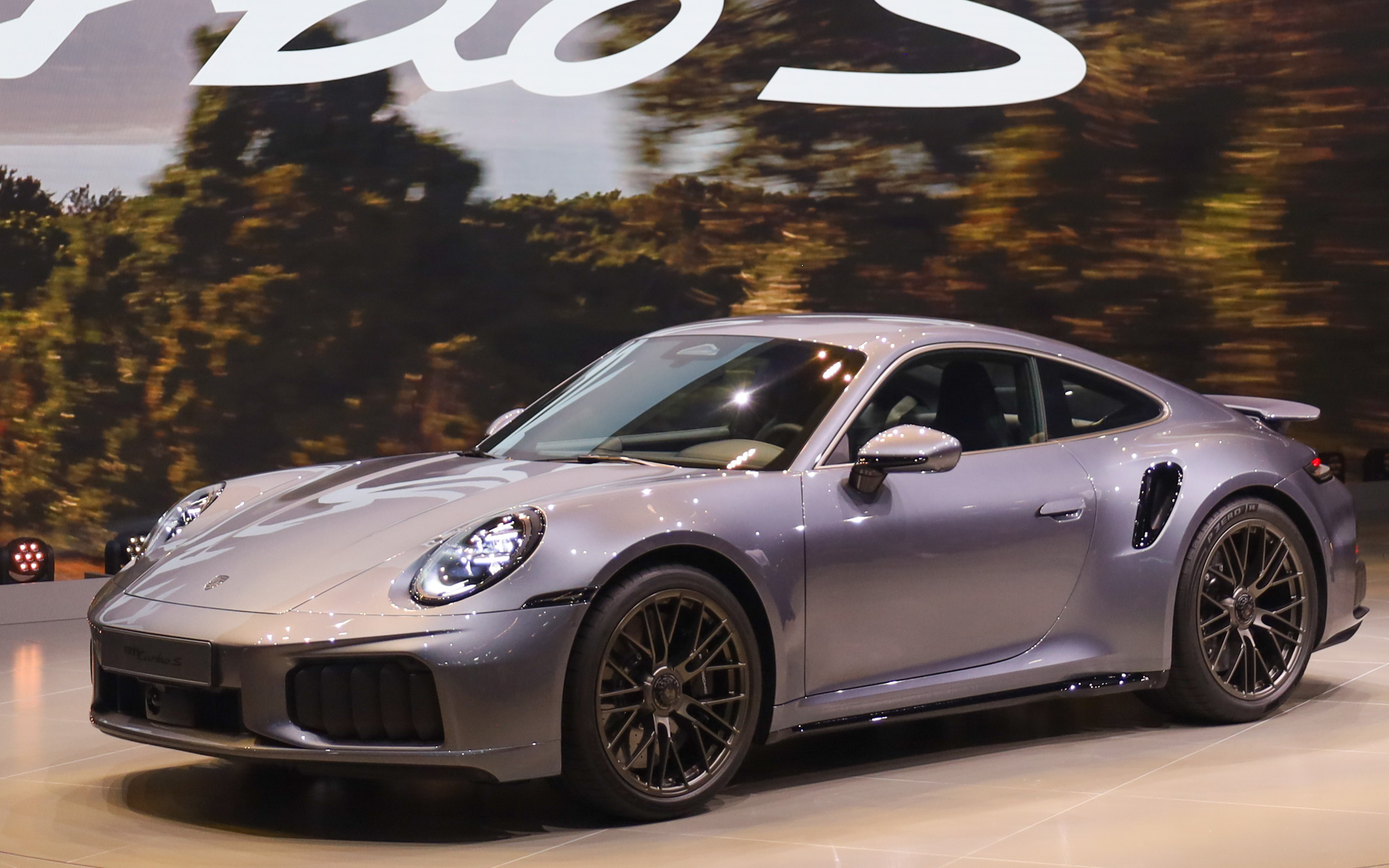 世界初公開されたポルシェ「911ターボS」