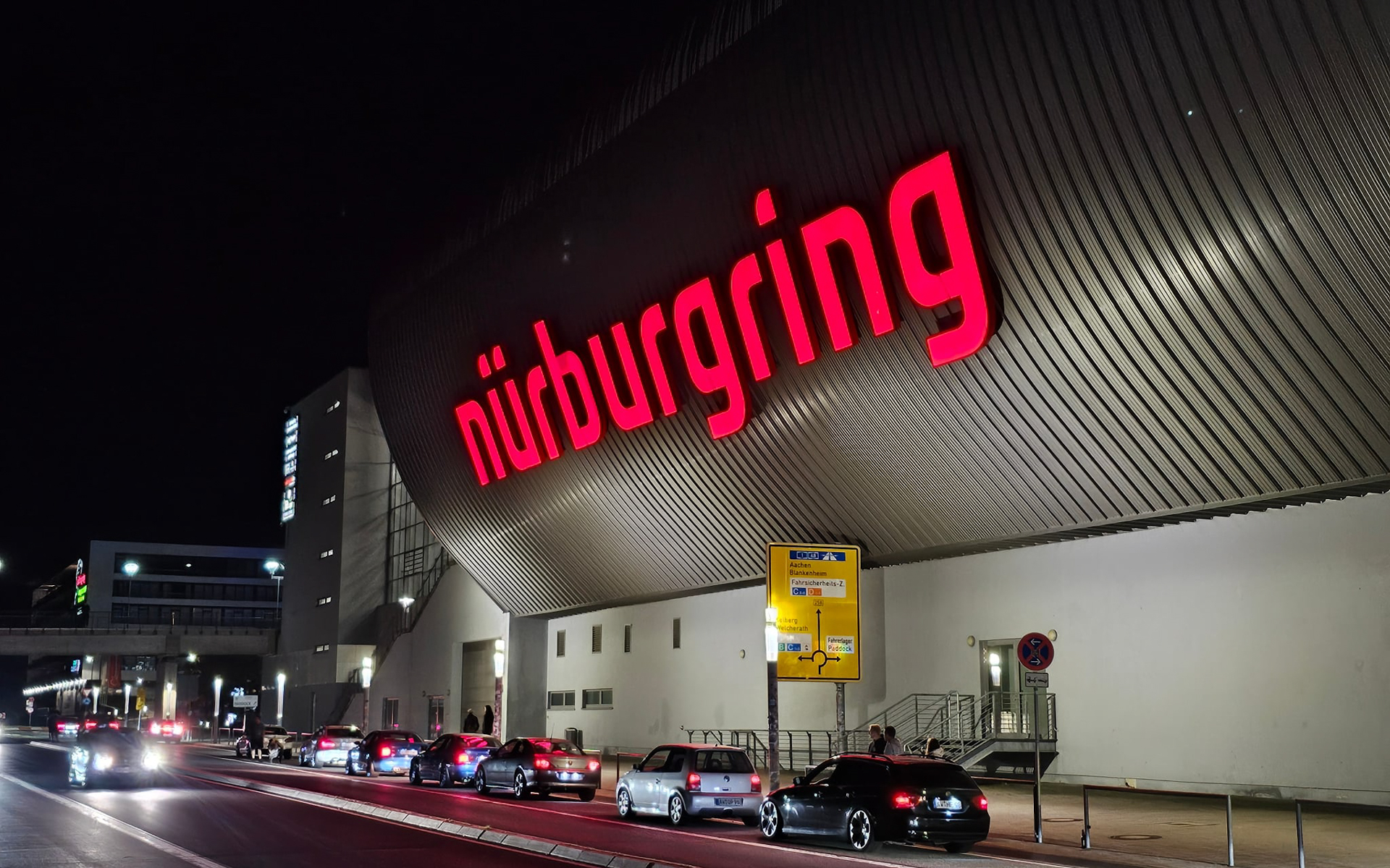 ドイツにある世界一過酷なサーキットと称される「ニュルブルクリンク」