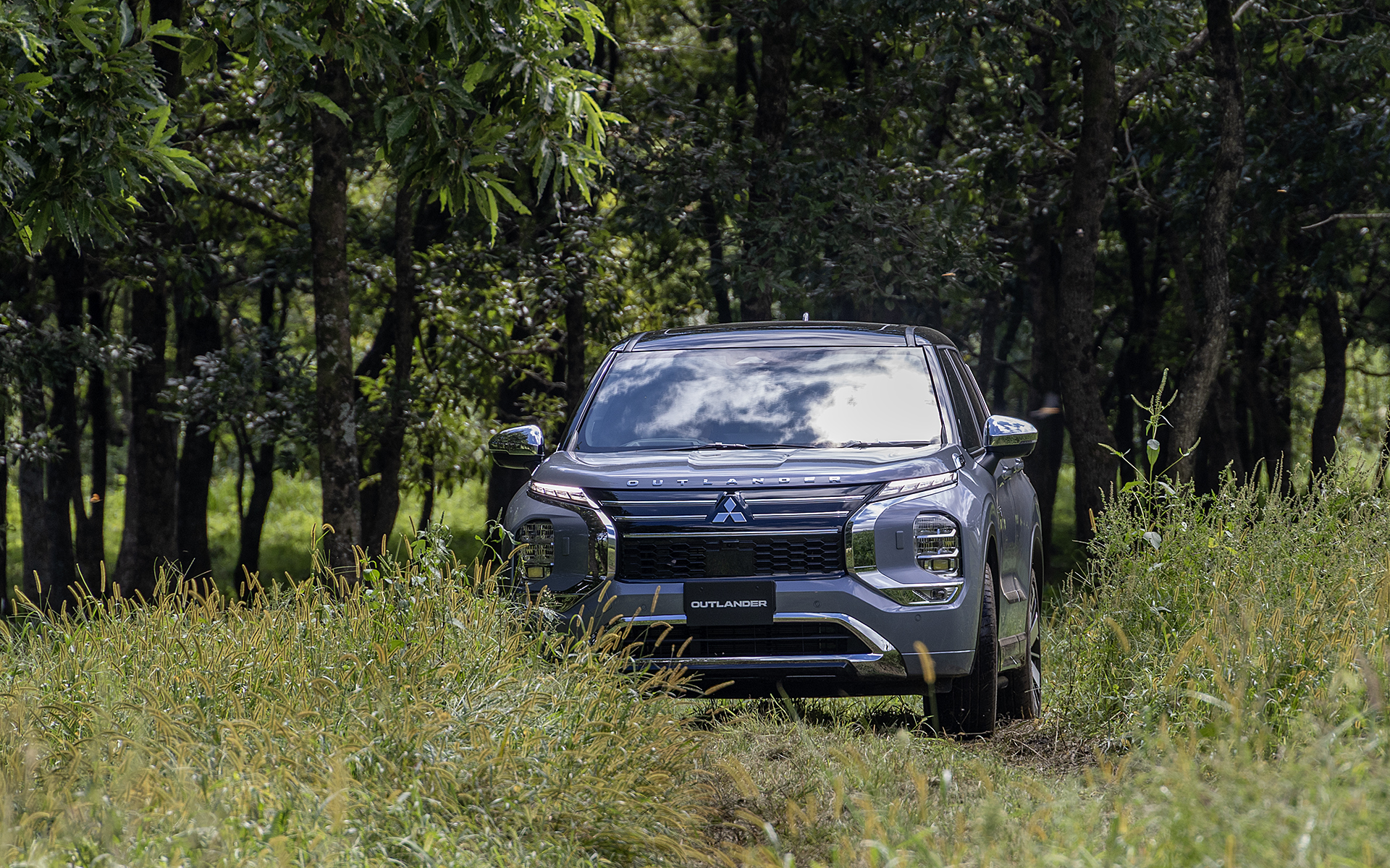 会場内の林間コースで行なわれたネイチャードライブ ワクワク試乗体験も人気。試乗車はアウトランダー、デリカD：5、デリカミニなどが用意されていた