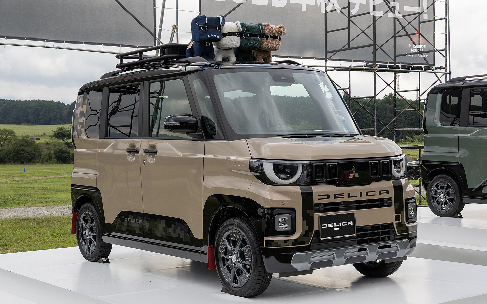 こちらも新色。サンドベージュパール/ブラックマイカ（有料色）