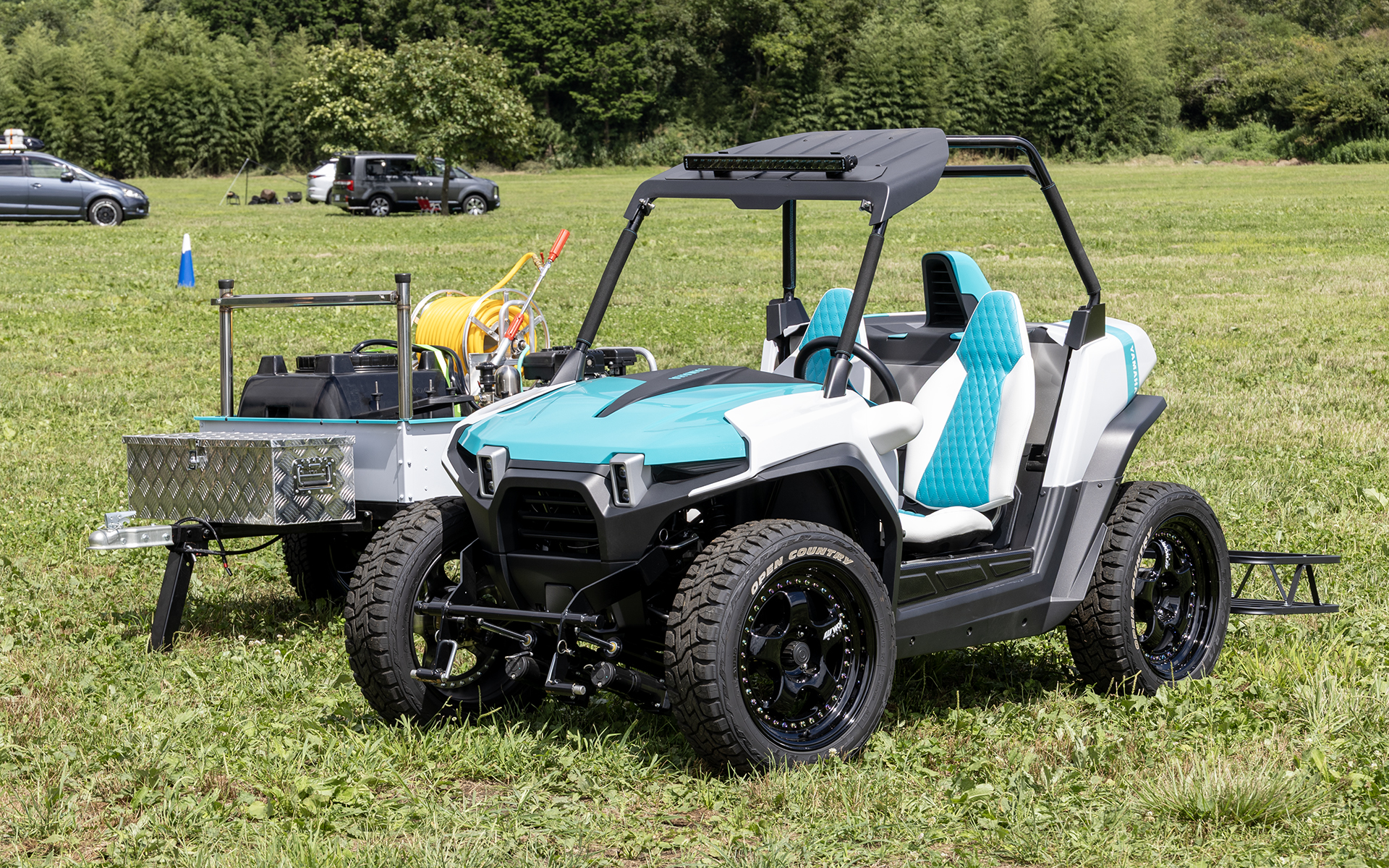 ヤマハ発動機ブース。こちらでは現在開発中の小型低速EV汎用プラットフォーム「DIAPASON（ディアパソン）」の体験試乗を行なっていた。ディアパソンは農業や林業などの現場での移動や物資の運搬などで活躍できるEVモビリティを目指しているもの