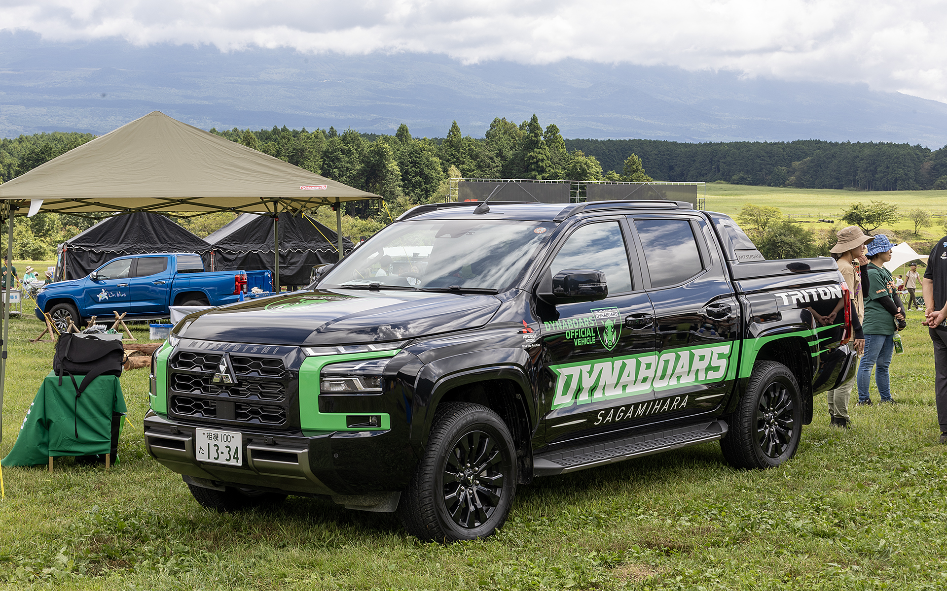 ジャパンラグビー リーグワン所属の三菱重工相模原ダイナボアーズは「親子ラグビー体験会」を開催。同時にチーム車両であるトライトンの展示も行なった