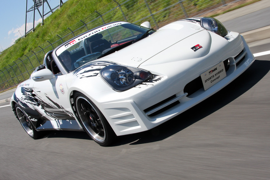 2010年1月に「東京オートサロン2010」にて発表したオープンミッドシップ・ハイブリッドの「GRMN SPORTS HYBRID」