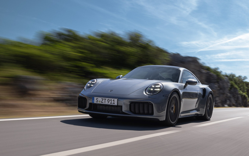 ポルシェ、新型「911ターボS」「911ターボSカブリオレ」受注開始