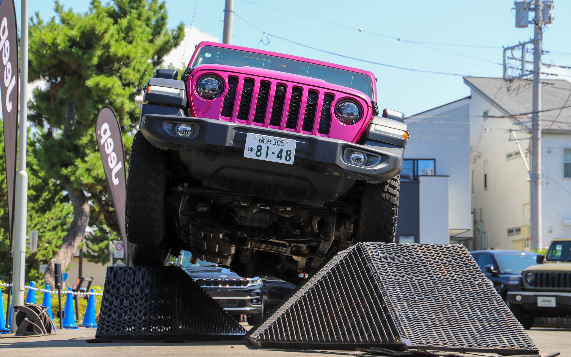 ギヤを4Lに入れて、アクセルは踏まずに基本はクリープのみで走る。ブレーキは必要に応じて踏む場合もあるものの、ほぼステアリング操作のみで走り抜く