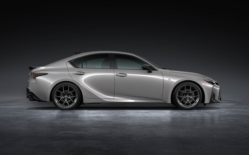 レクサス、新型「IS」世界初公開 2026年初頭から各地域で発売 - Car Watch