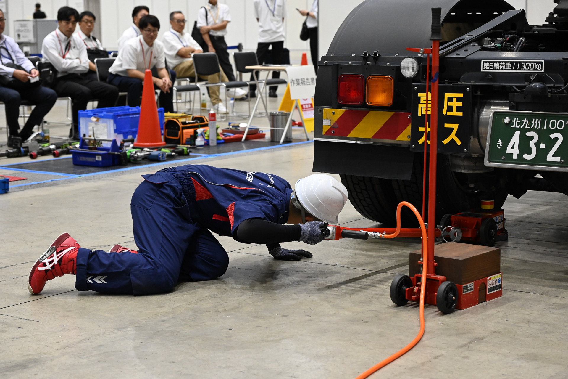 技能グランプリのようす。344名が地区予選に出場し、予選を勝ち抜いた代表選手40名が今回の全国大会に出場した