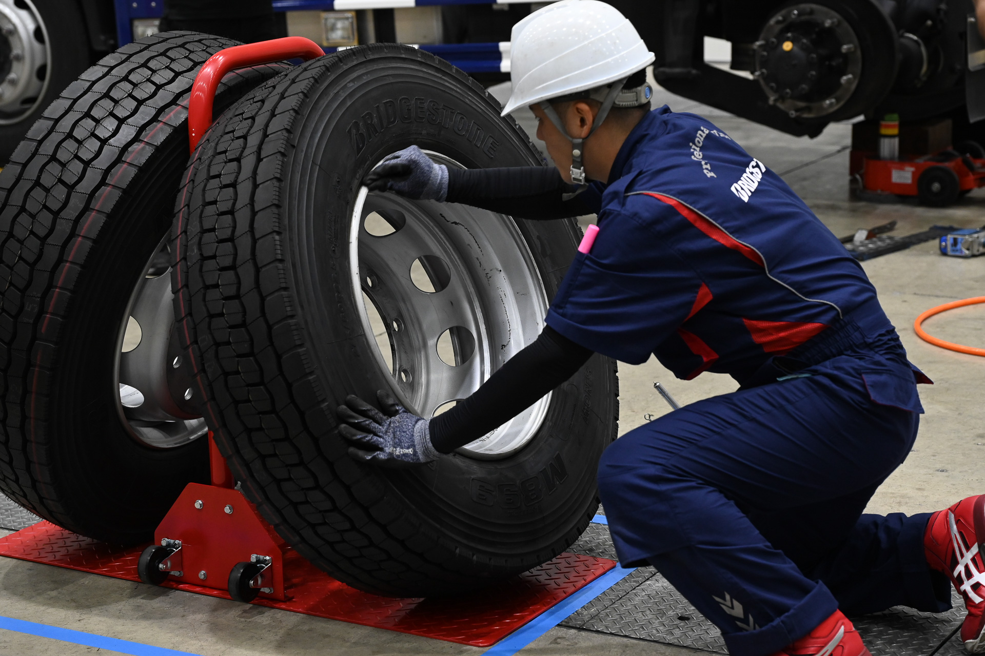 技能グランプリのようす。344名が地区予選に出場し、予選を勝ち抜いた代表選手40名が今回の全国大会に出場した