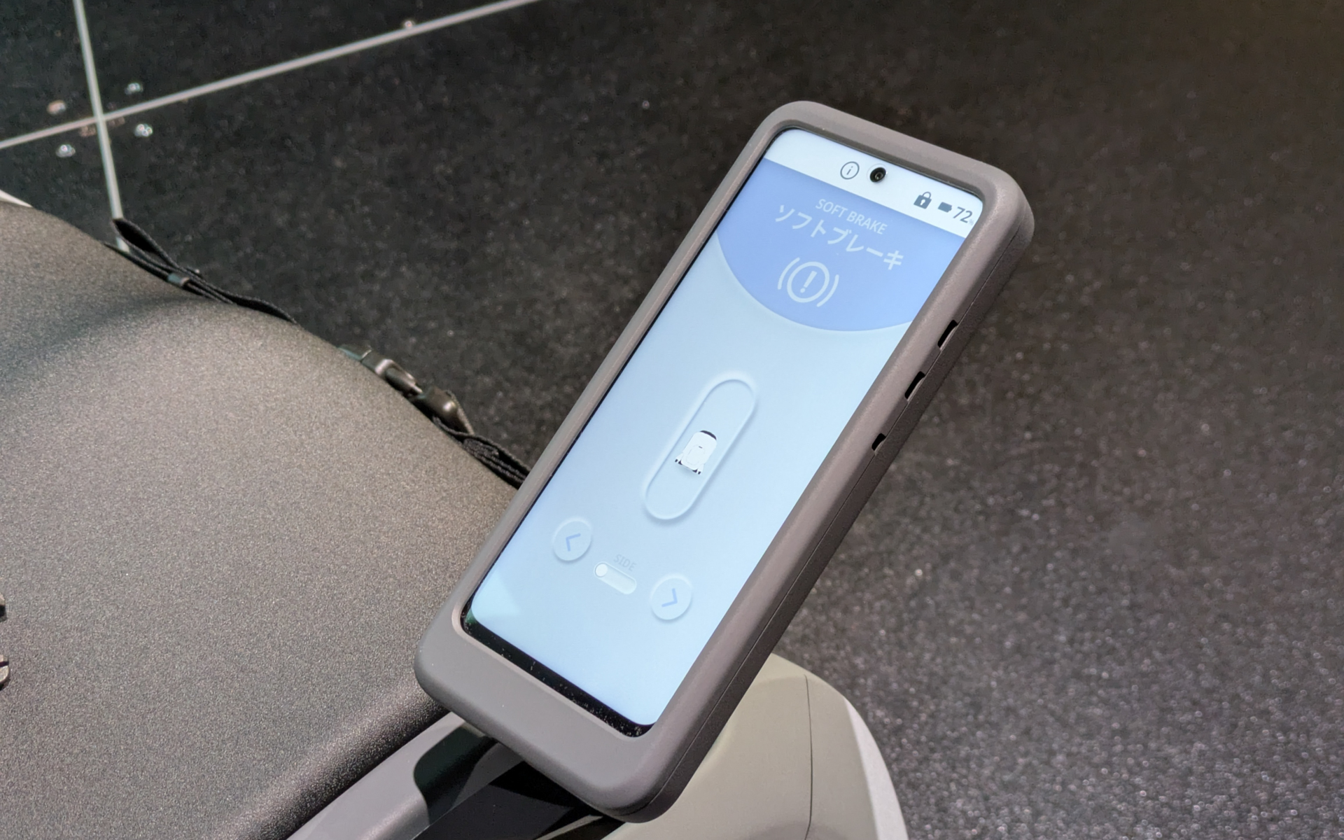 操作パネルでローポジションからハイポジションへと移行させる。移動を行なえるのはハイポジションの状態のみとなる