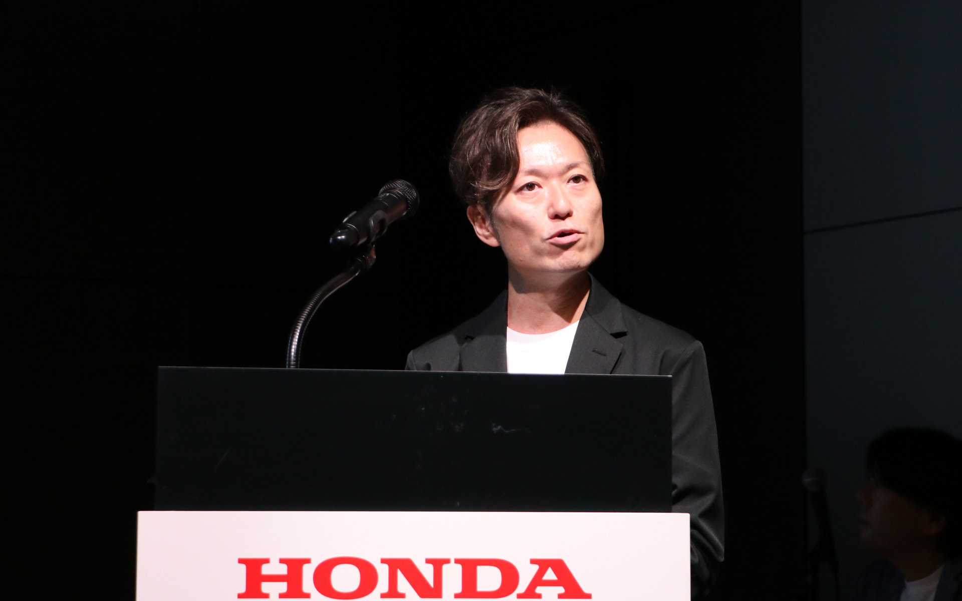 本田技研工業株式会社 ブランド・コミュニケーションセンター イノベーションスタジオ デザイン責任者 金森聡史氏。過去にはホンダの四輪デザインも担当していたという