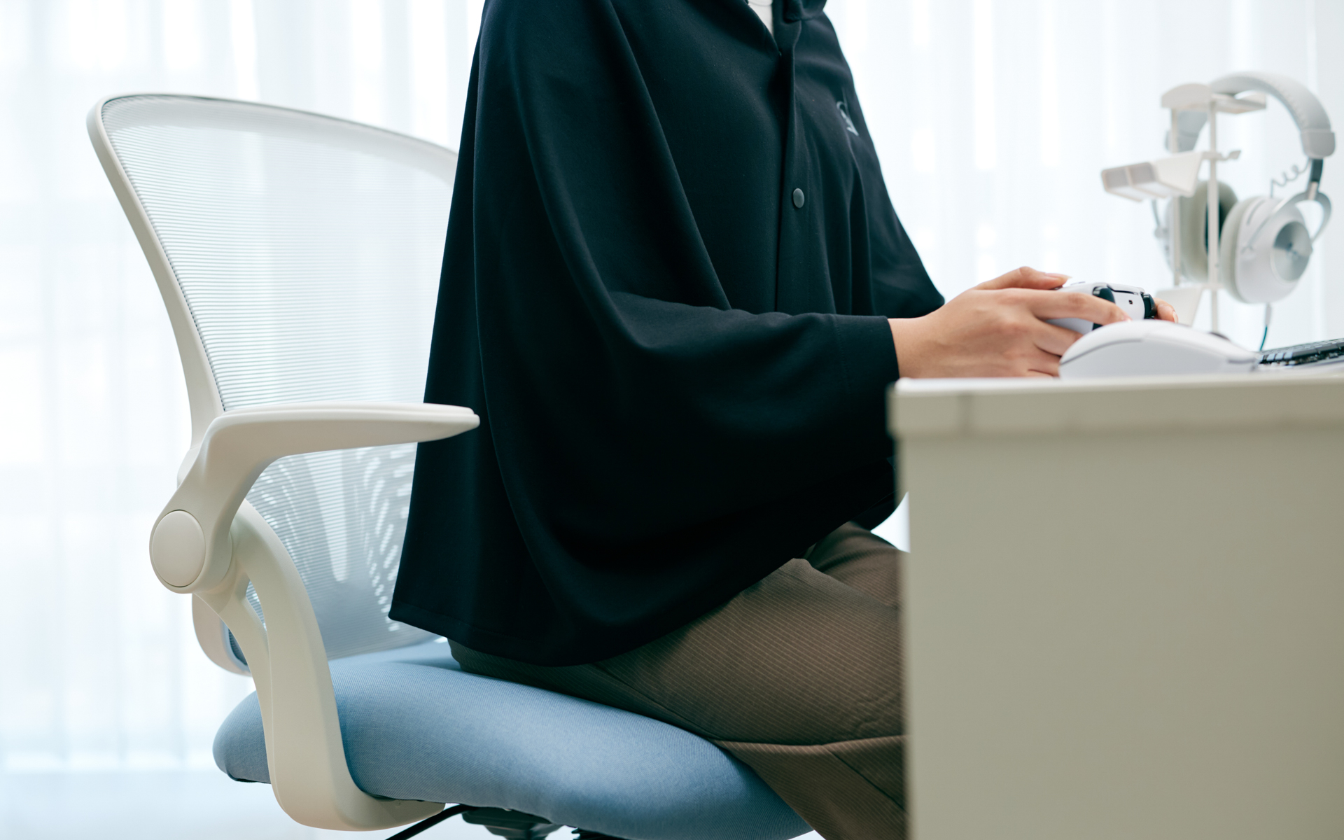 座った時にもお尻に巻き込まない丈設計