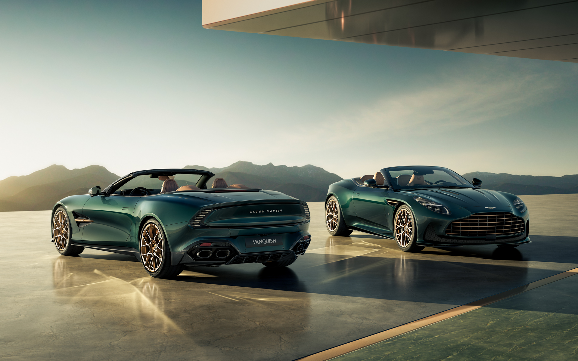 特別記念限定モデル「ヴァンキッシュ ヴォランテ」（左）、「DB12 ヴォランテ」 （右）