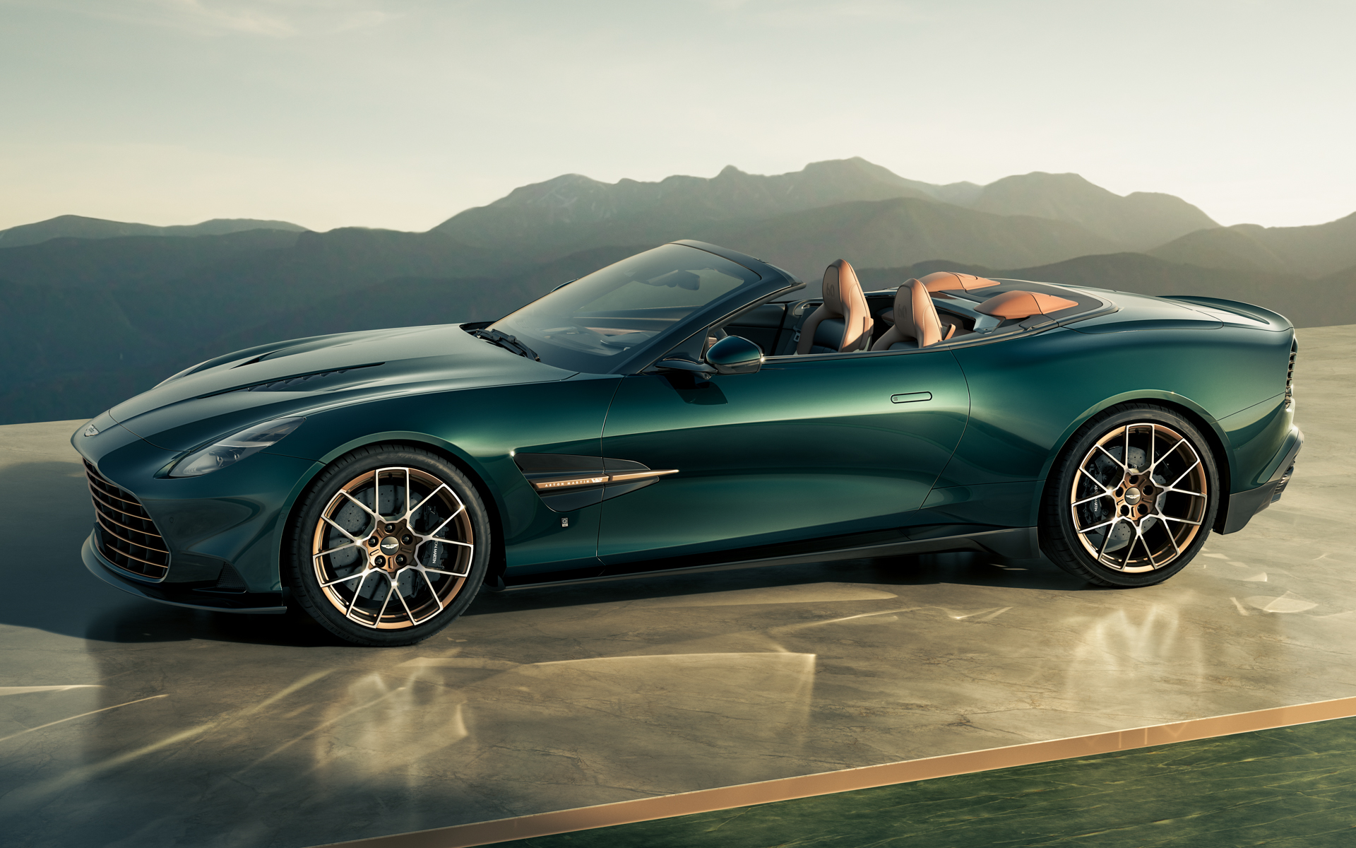 ヴァンキッシュ ヴォランテは、最高出力835PS、最大トルク1000Nmを発生するV型12気筒5.2リッターツインターボエンジンを搭載。最高速214mph（345km/h）、0-100km/h加速3.4秒を実現