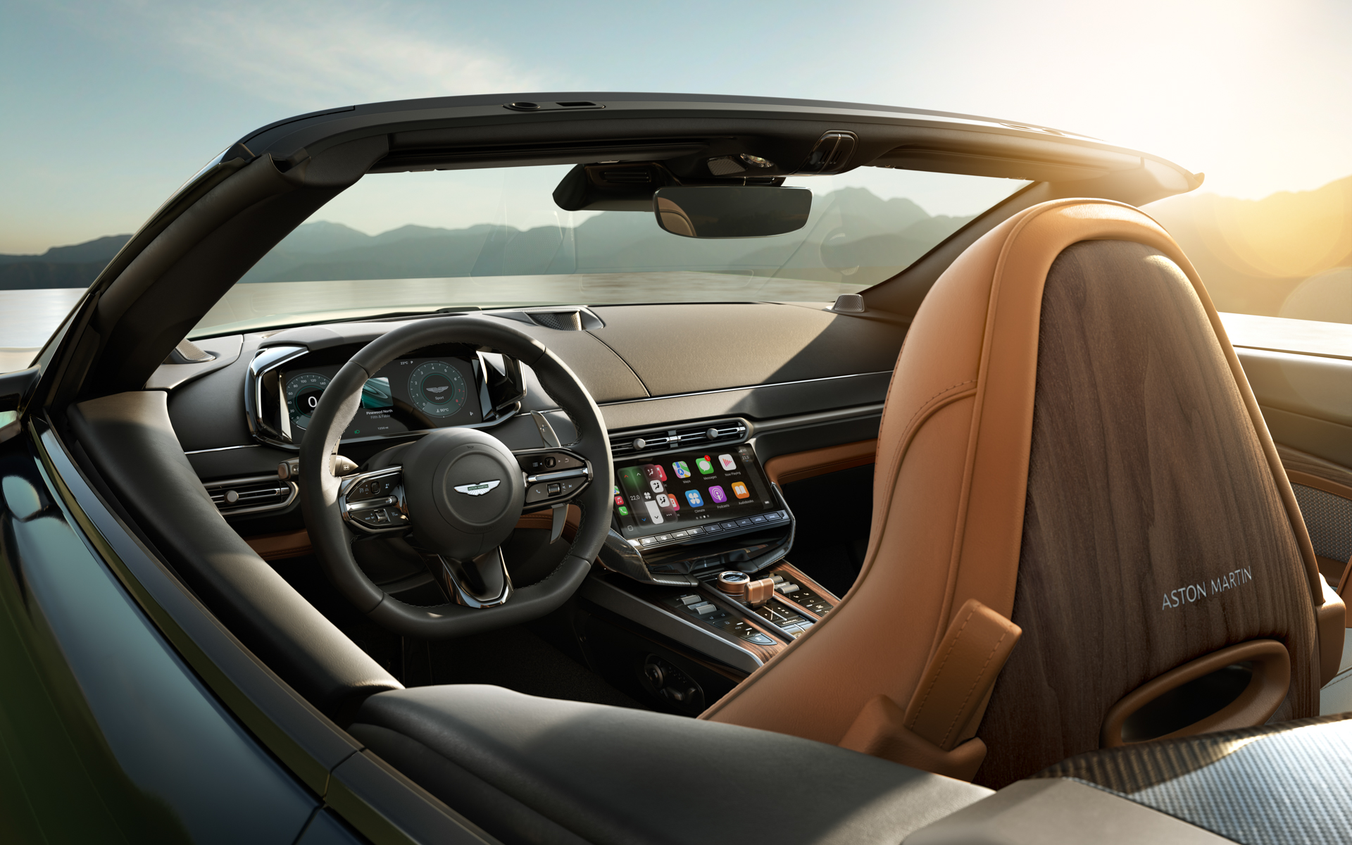 象嵌を施したシートバックを採用