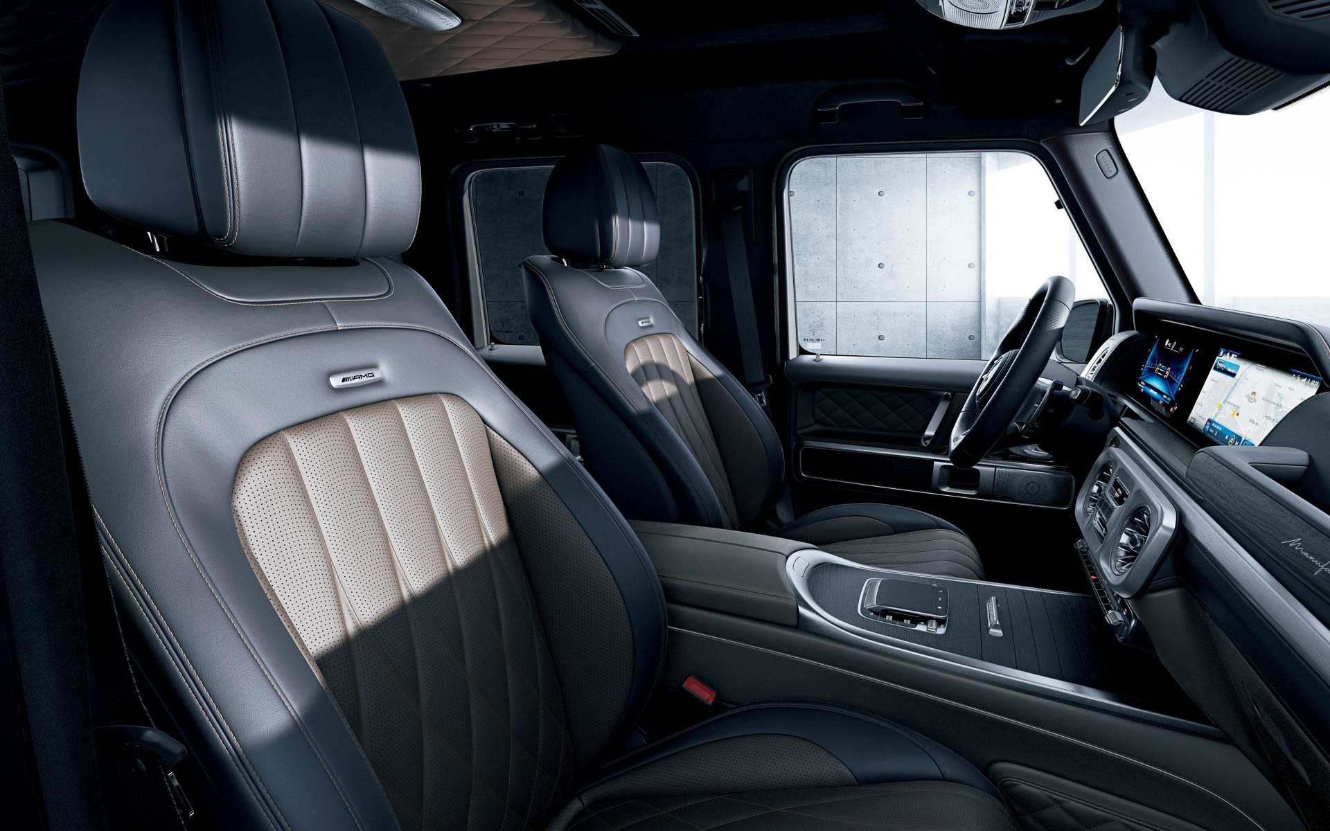 ボディカラー：MANUFAKTURオリーブマグノ（マット）、インテリアカラー：MANUFAKTURエスプレッソブラウン/ブラック