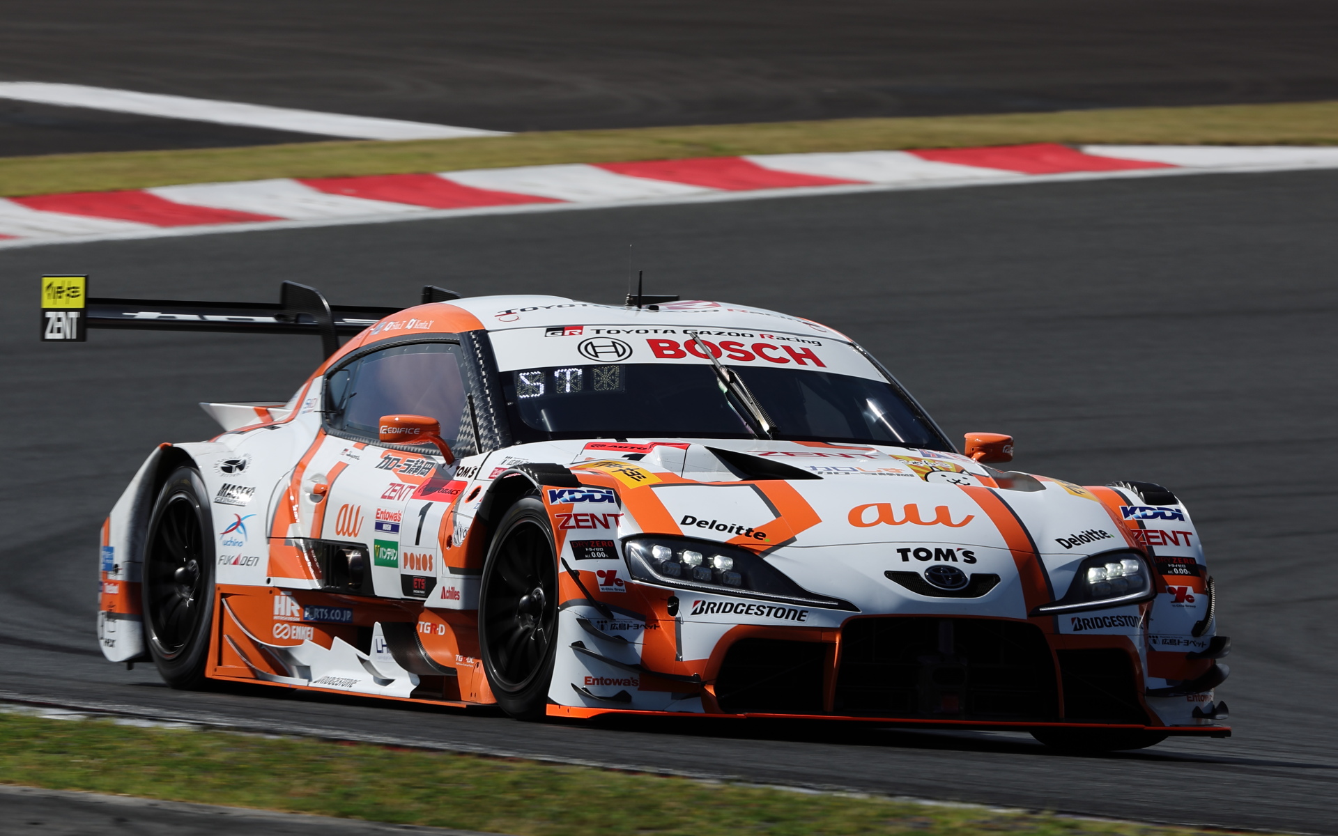 現在GT500のポイントリーダーとなっている1号車 au TOM'S GR Supra（坪井翔選手/山下健太選手）