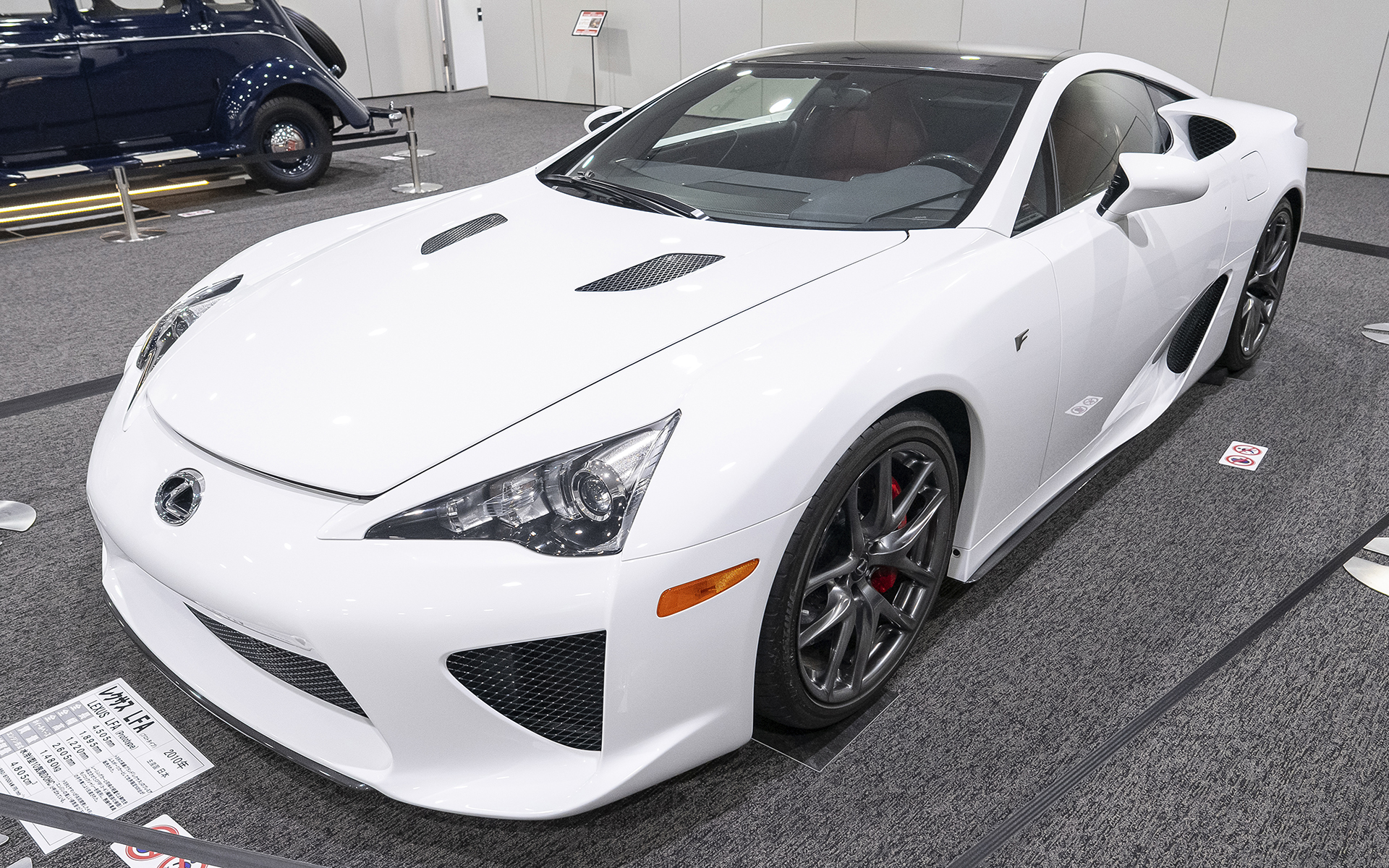 こちらはレクサス LFA