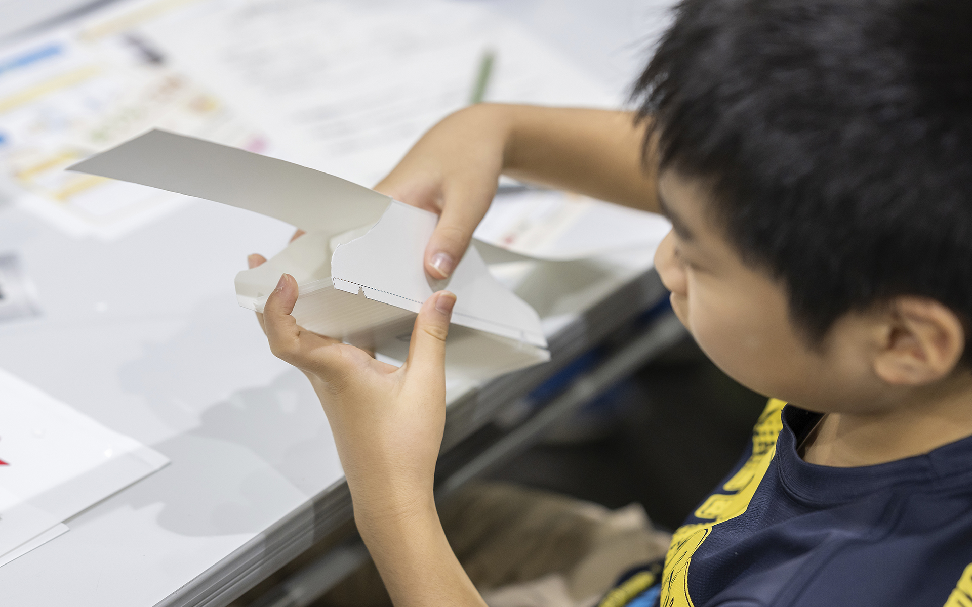 1回目はヒントなしで、自分の発想でクルマを作っていく