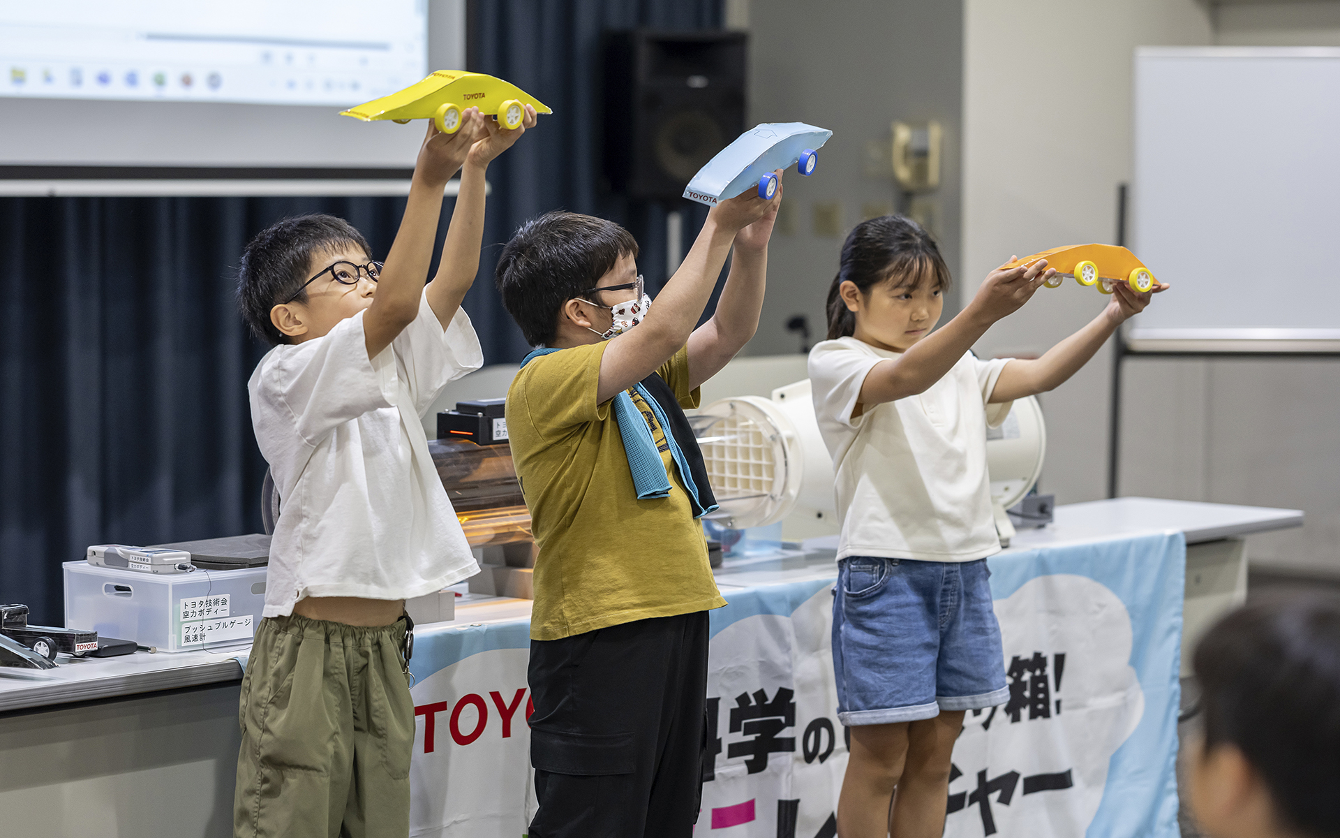 2回目の計測で最も数値がよかったトップ3の子供たちが表彰された