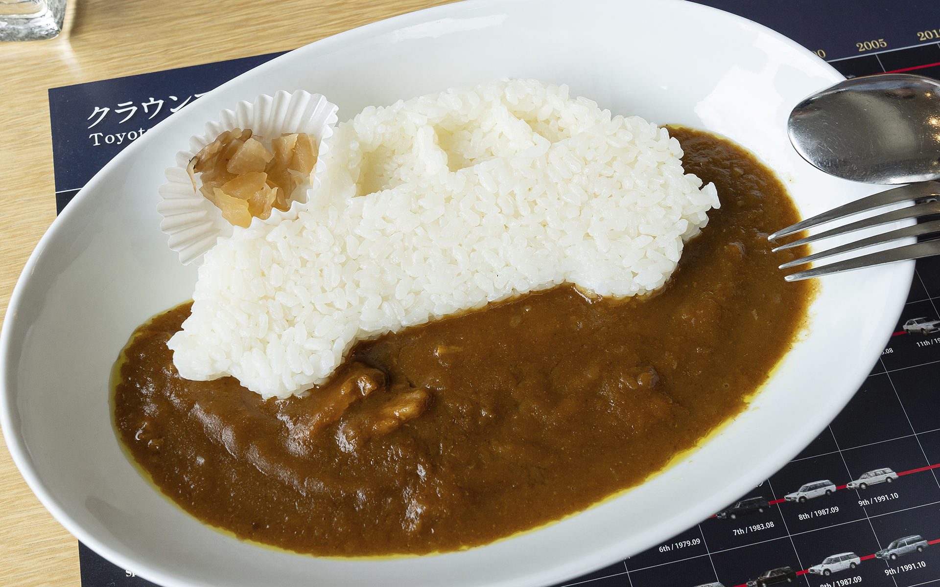 「トヨタ博物館プレミアムビーフカレー（甘口／辛口）」（1210円）