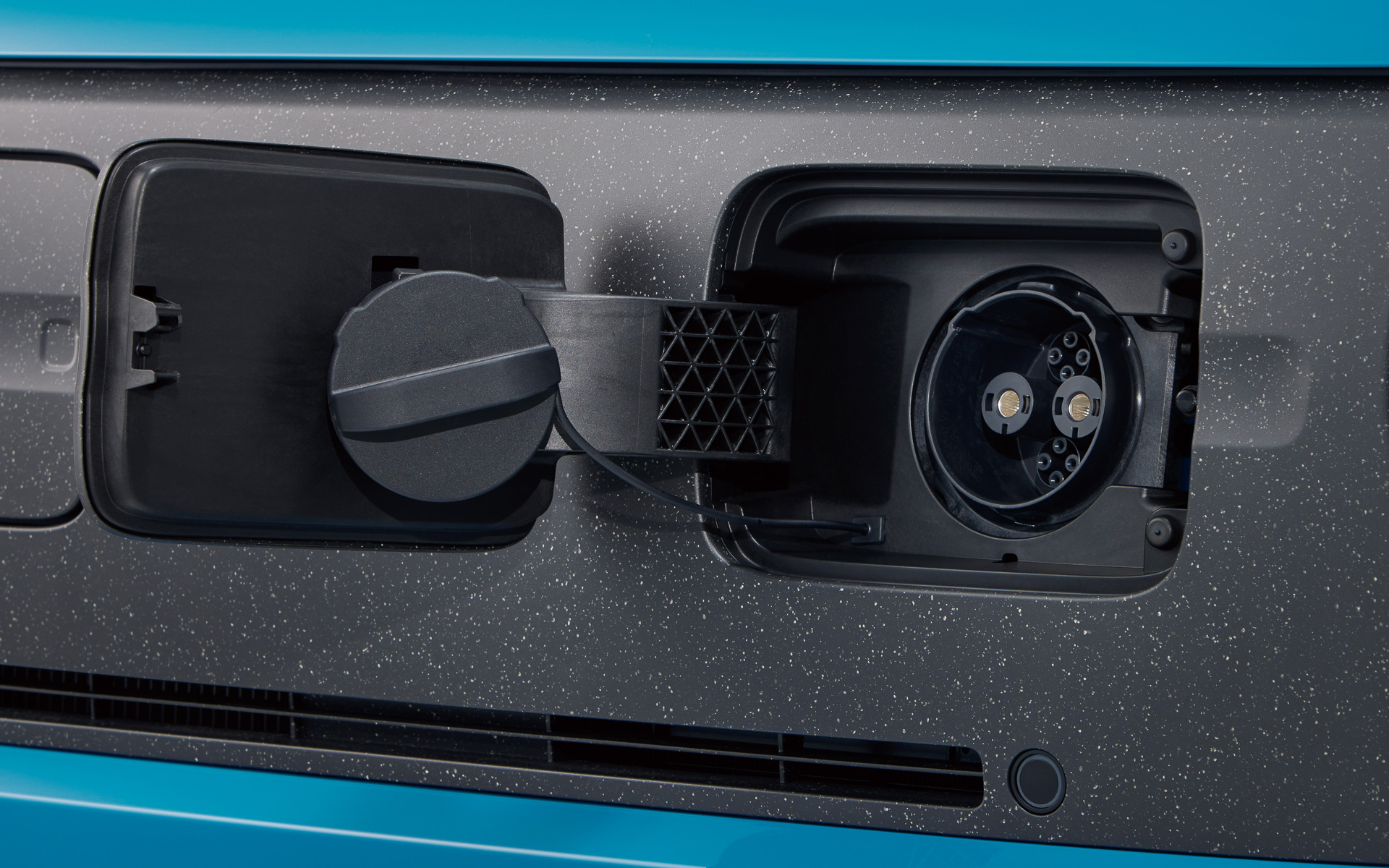 e: L 急速充電ポート