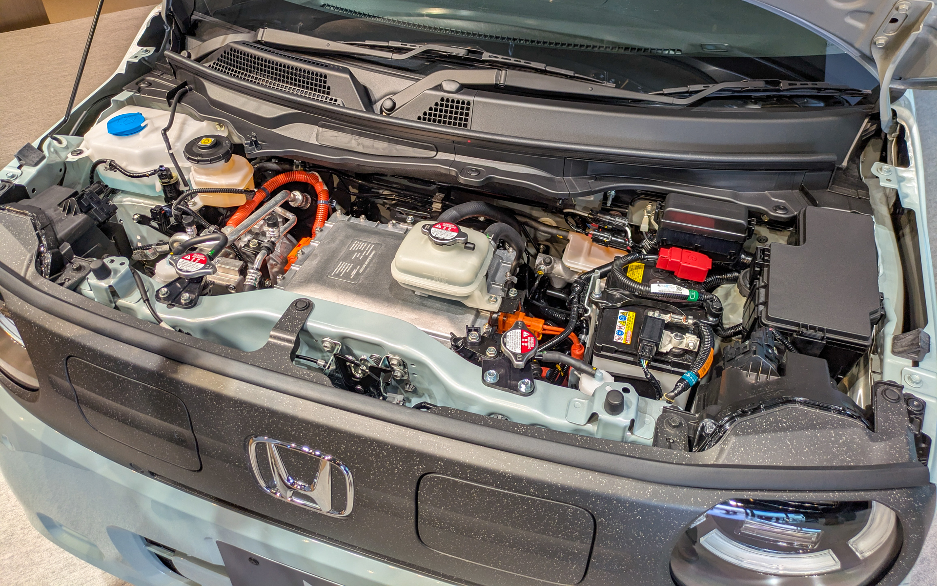 電動機（モーター）は最高出力47kW（64PS）、最大トルク162Nmを発生