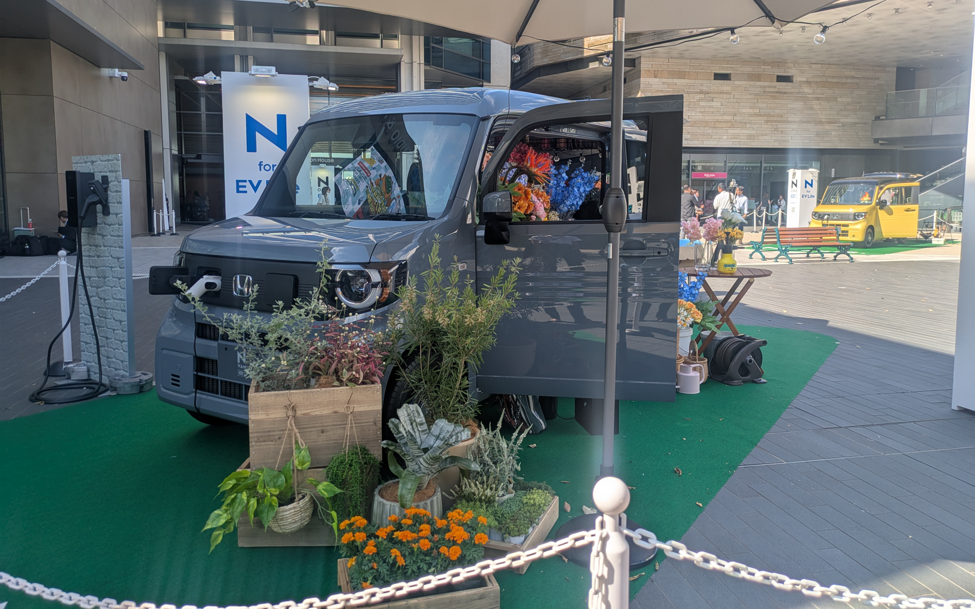 低くてフラットな広い荷室なので荷物もかなりたくさん積める