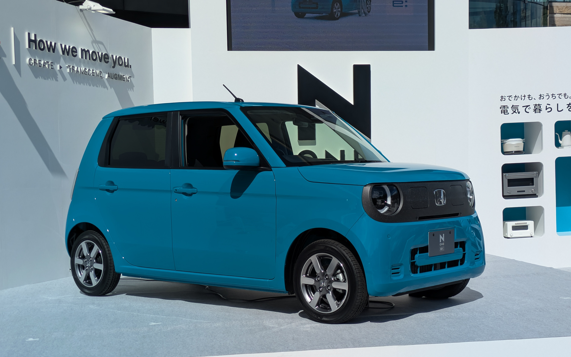 ボディカラー「チアフルグリーン」は、気持ちを生き生きさせる、追い風のような爽快グリーンで新色。上位グレードの「e: L」グレードのみ選択できる