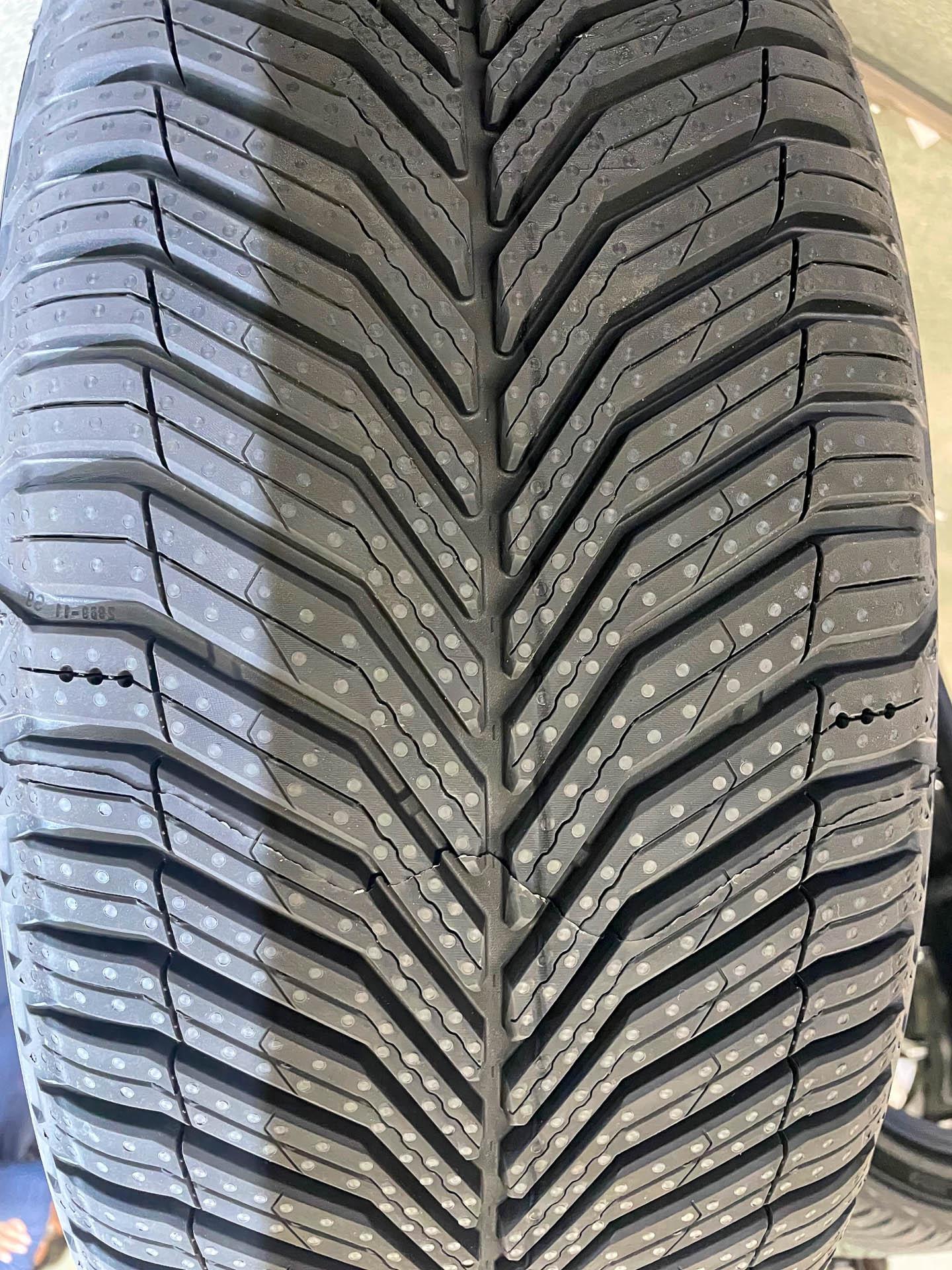 クロスクライメート3。トレッドは均一な接地圧分布が取れるマックスタッチ・コンストラクションを採用した