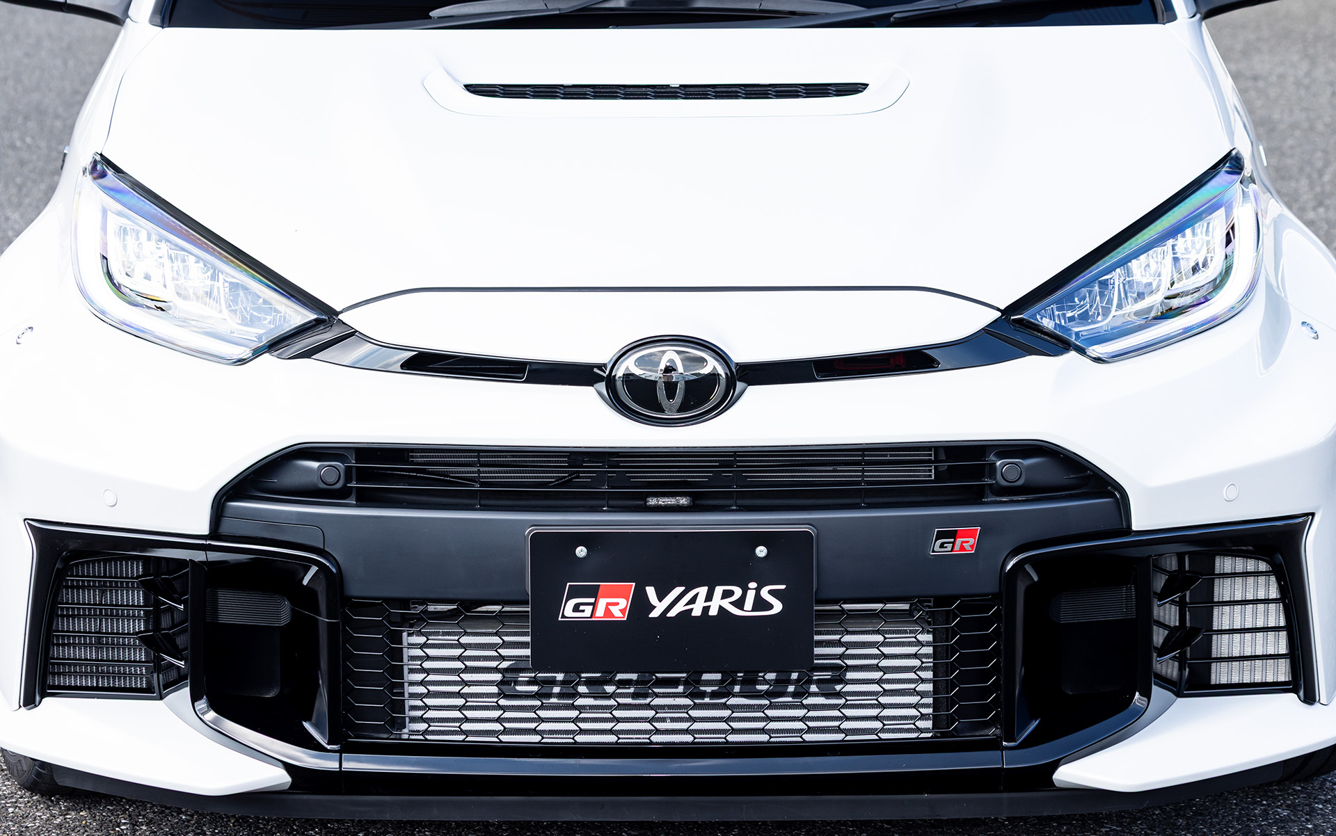 ボンネットはダクト付きアルミフードに