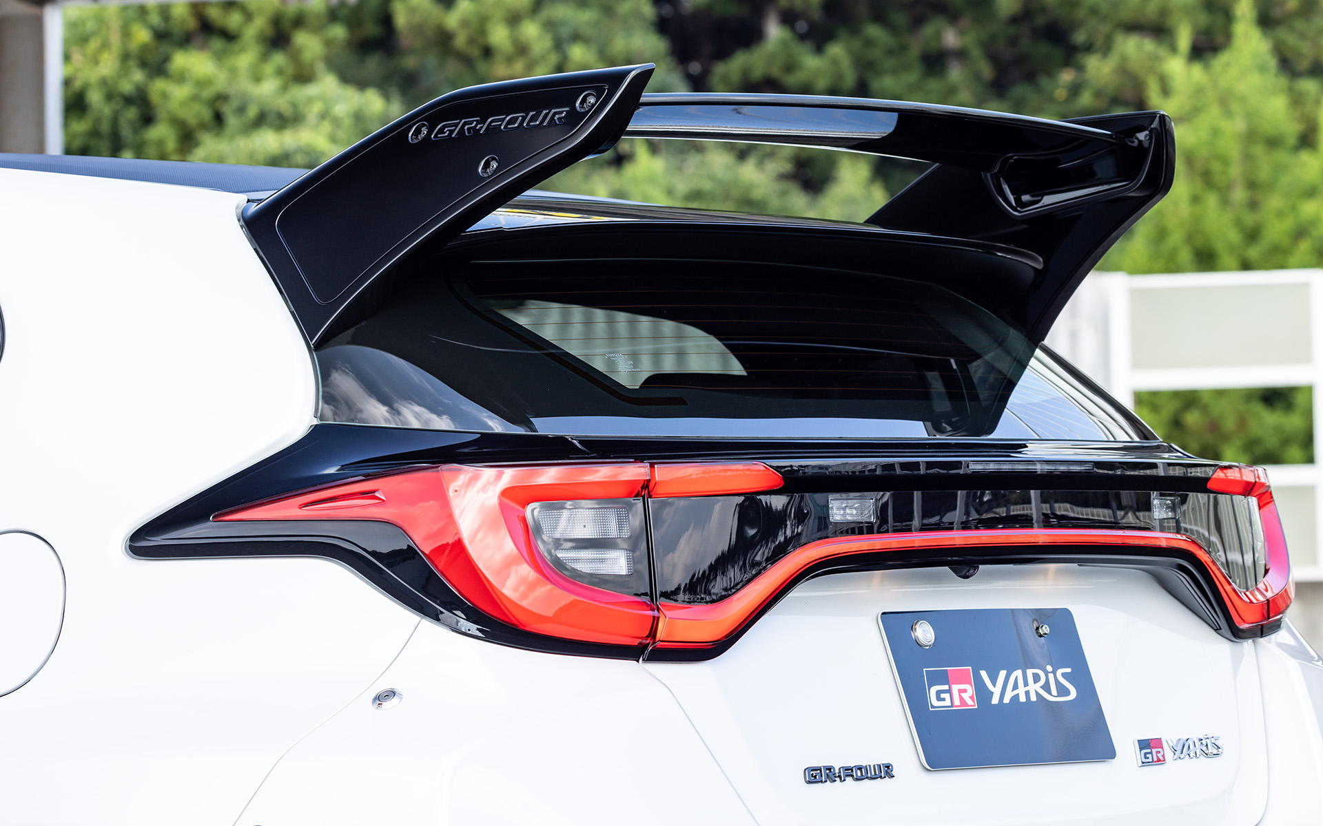 3段階に角度調整可能な可変式リアウィング